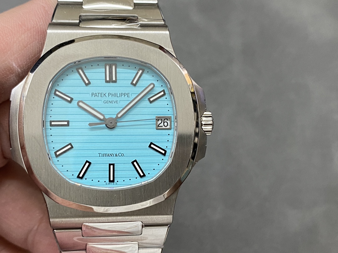 Replica Patek Philippe Nautilus 5711 1A 018 Green Dial 40mm Mens Watch