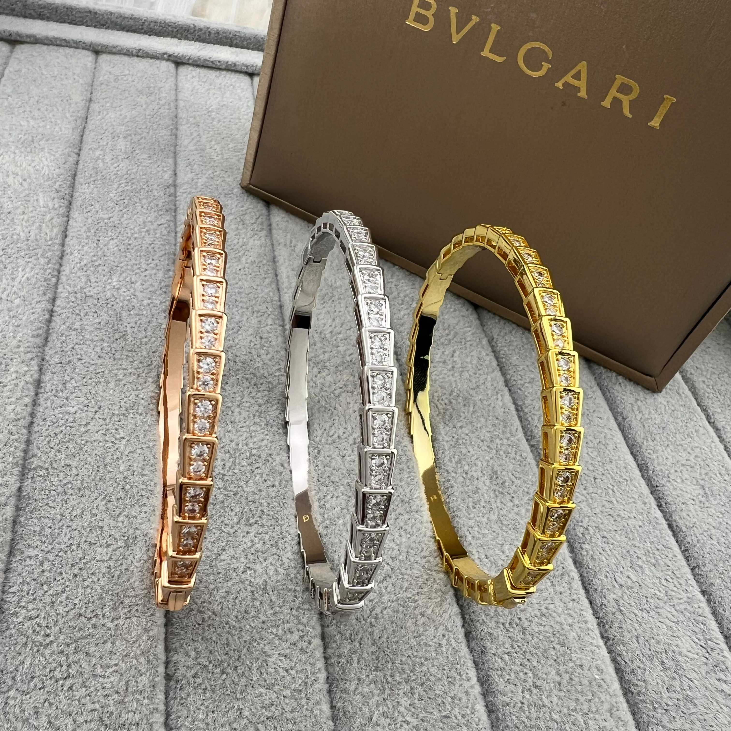 Snake-bone bracelet fully set with diamonds - Artisantouchss