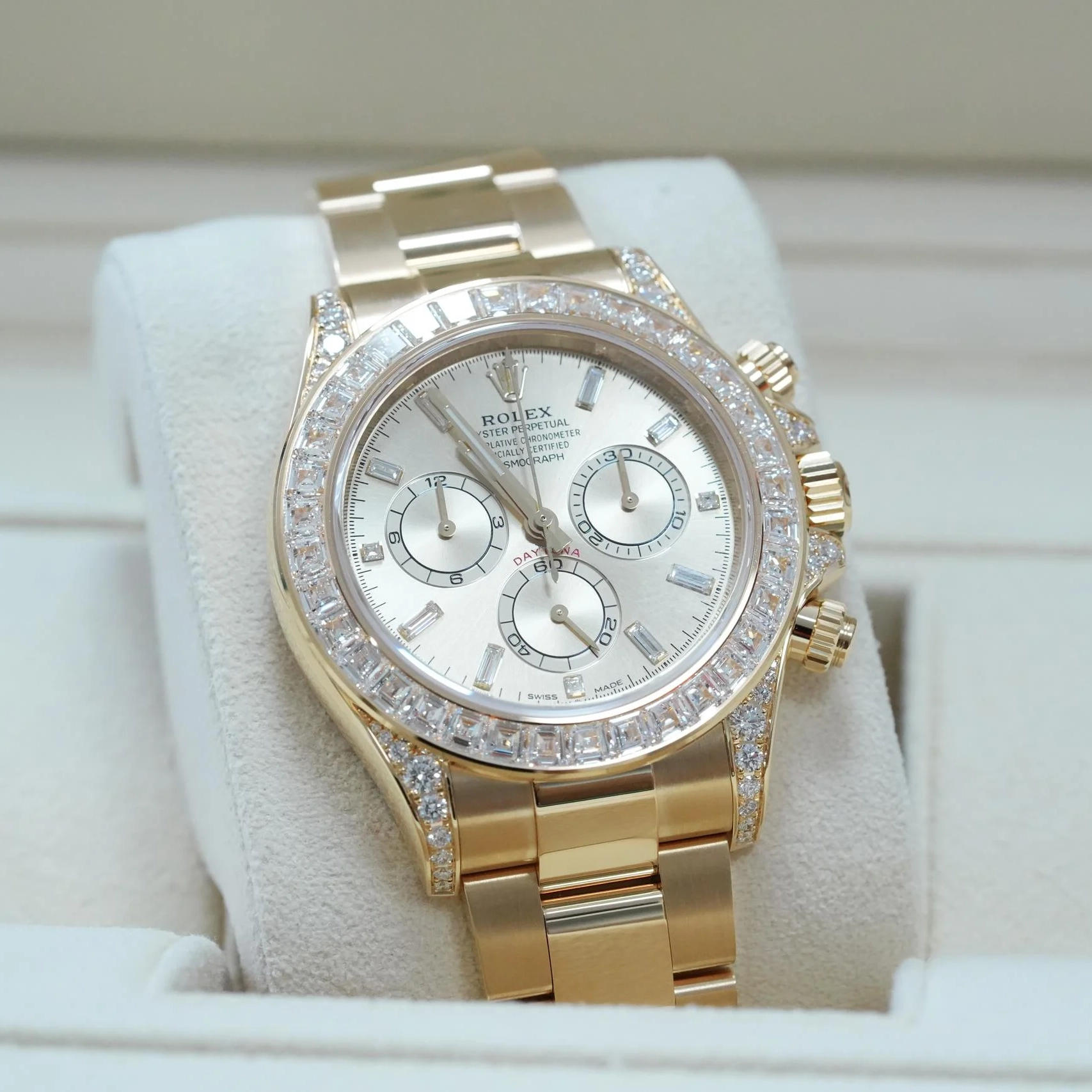 【Super Clone】Rolex Cosmograph Daytona 40mm Yellow Gold Diamond Baguette Champagne Dial Diamond Bezel - 126598TBR