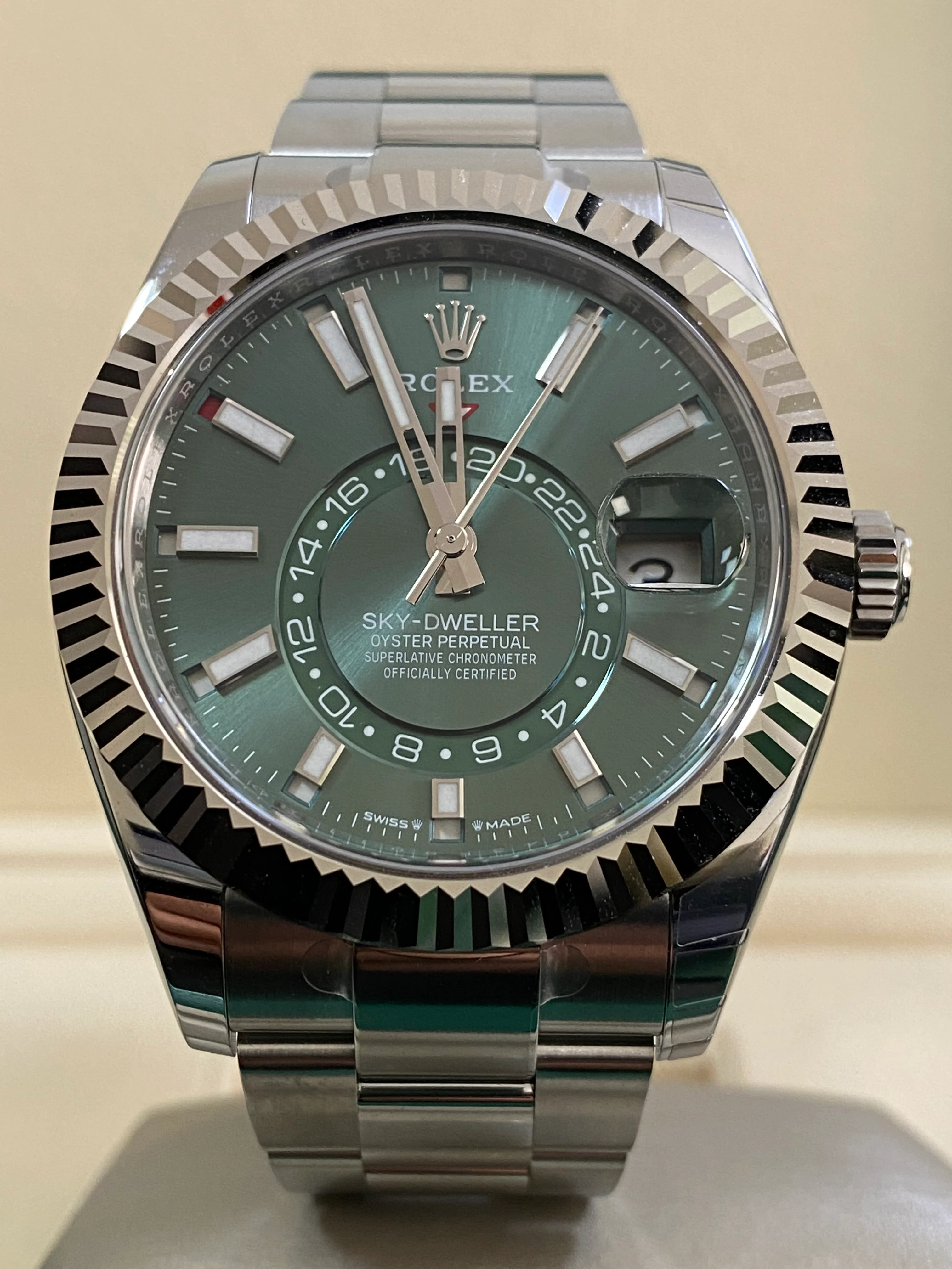 Rolex,Sky-Dweller Steel Sky-Dweller - 2024 - Mint Green Dial - Oyster Bracelet - 336934 *COMPLETE SET*