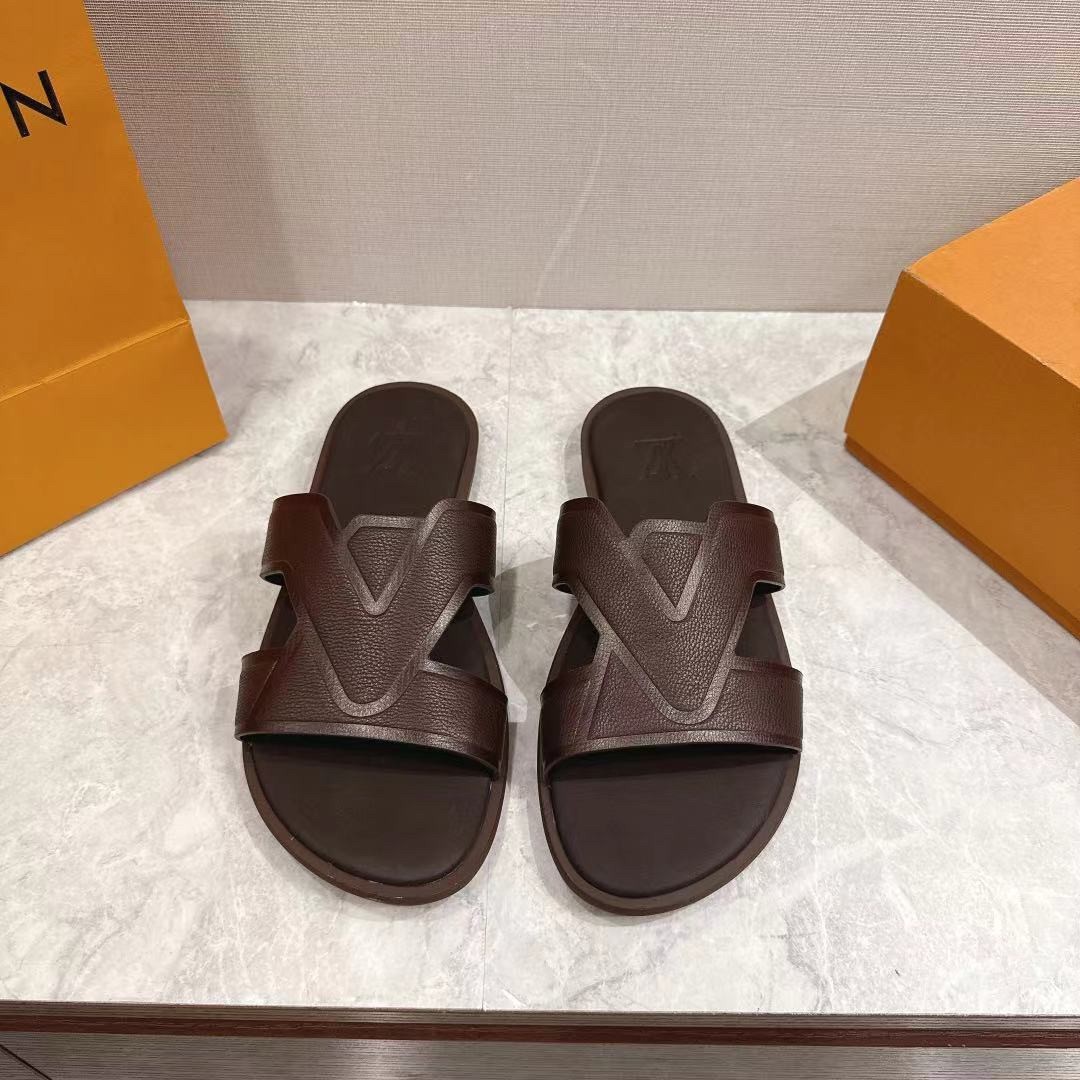 L X V Men's slippers