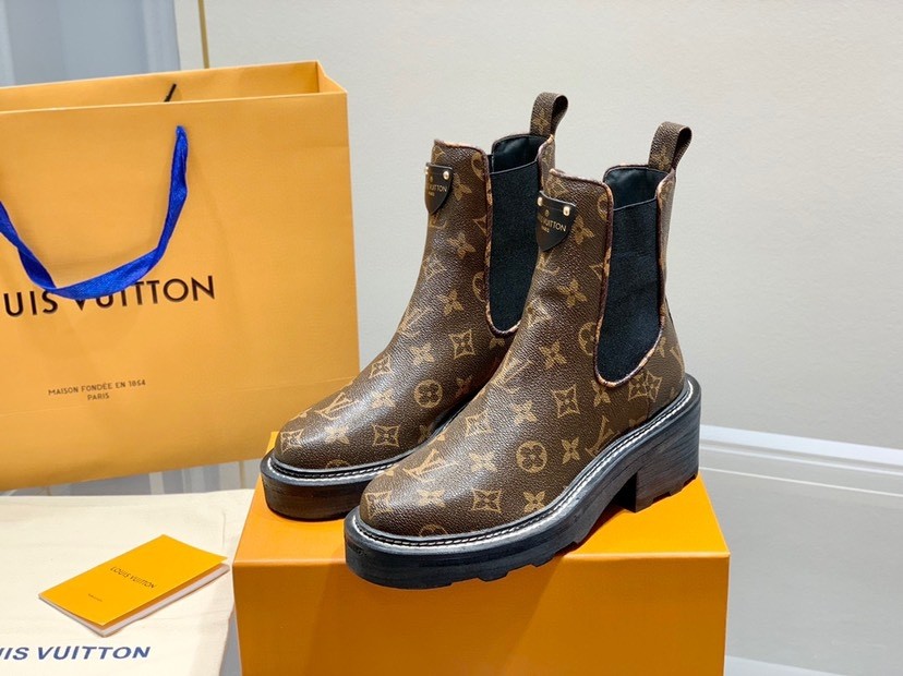 L X V boots