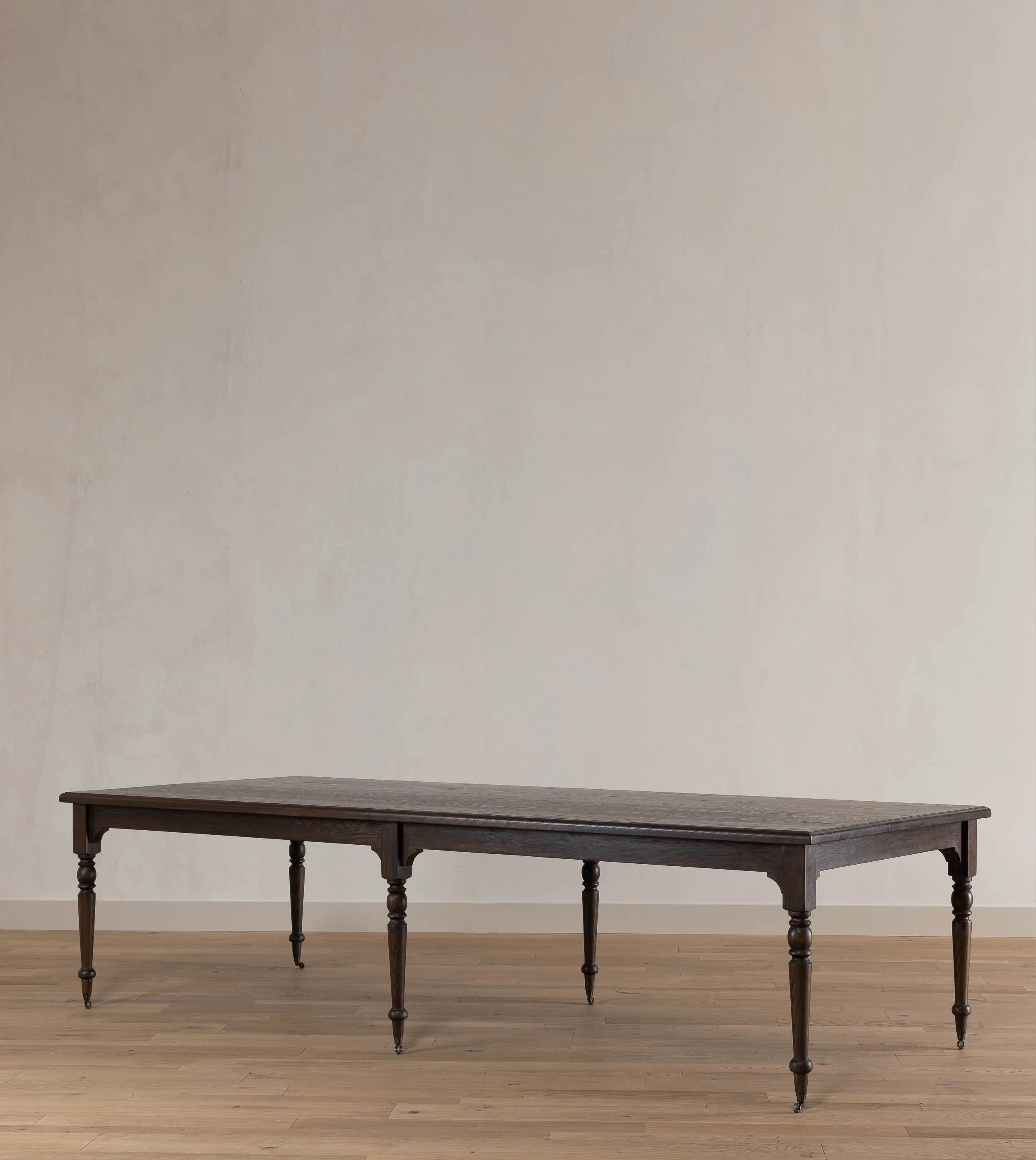Lavi Dining Table