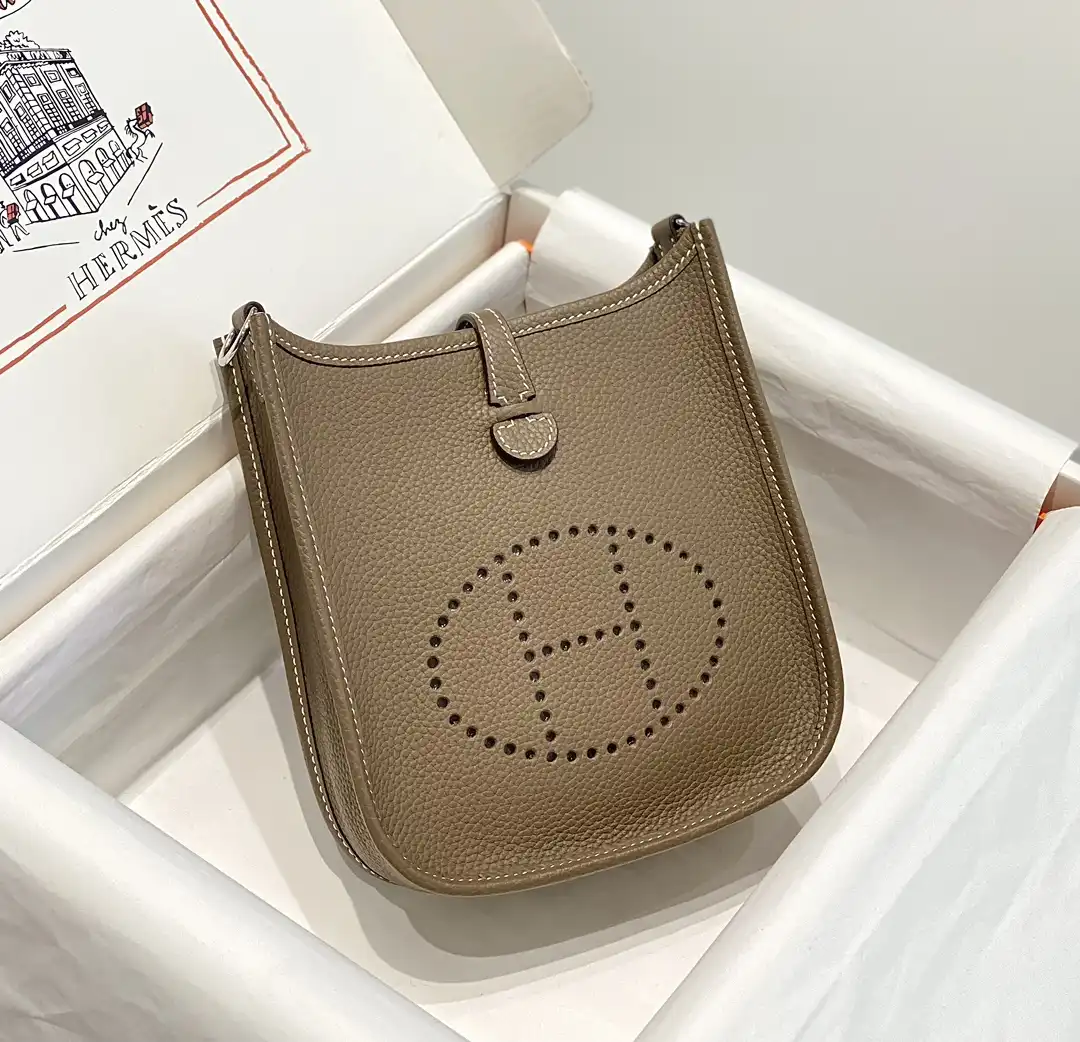 Evelyne 18 - Artisantouchss