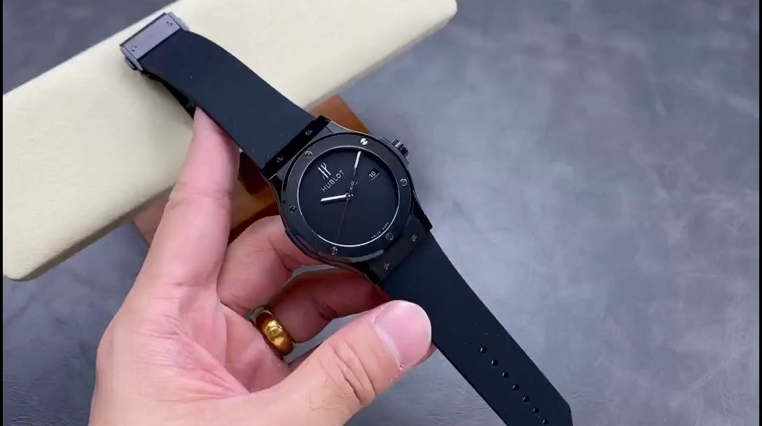 Hublot Classic Fusion 1:1 Clone 542.CX.1270.RX.MDM 42 Black Ceramic