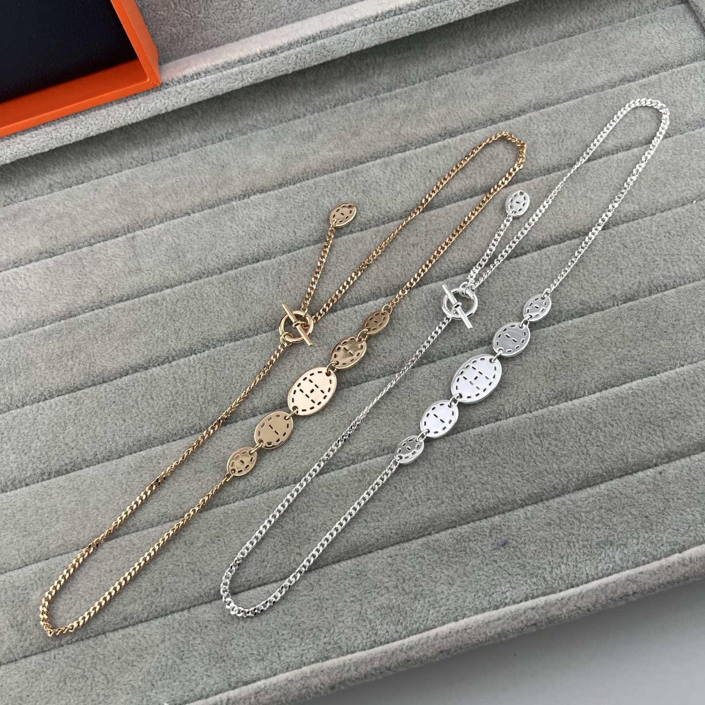 Flat gold necklace - Artisantouchss