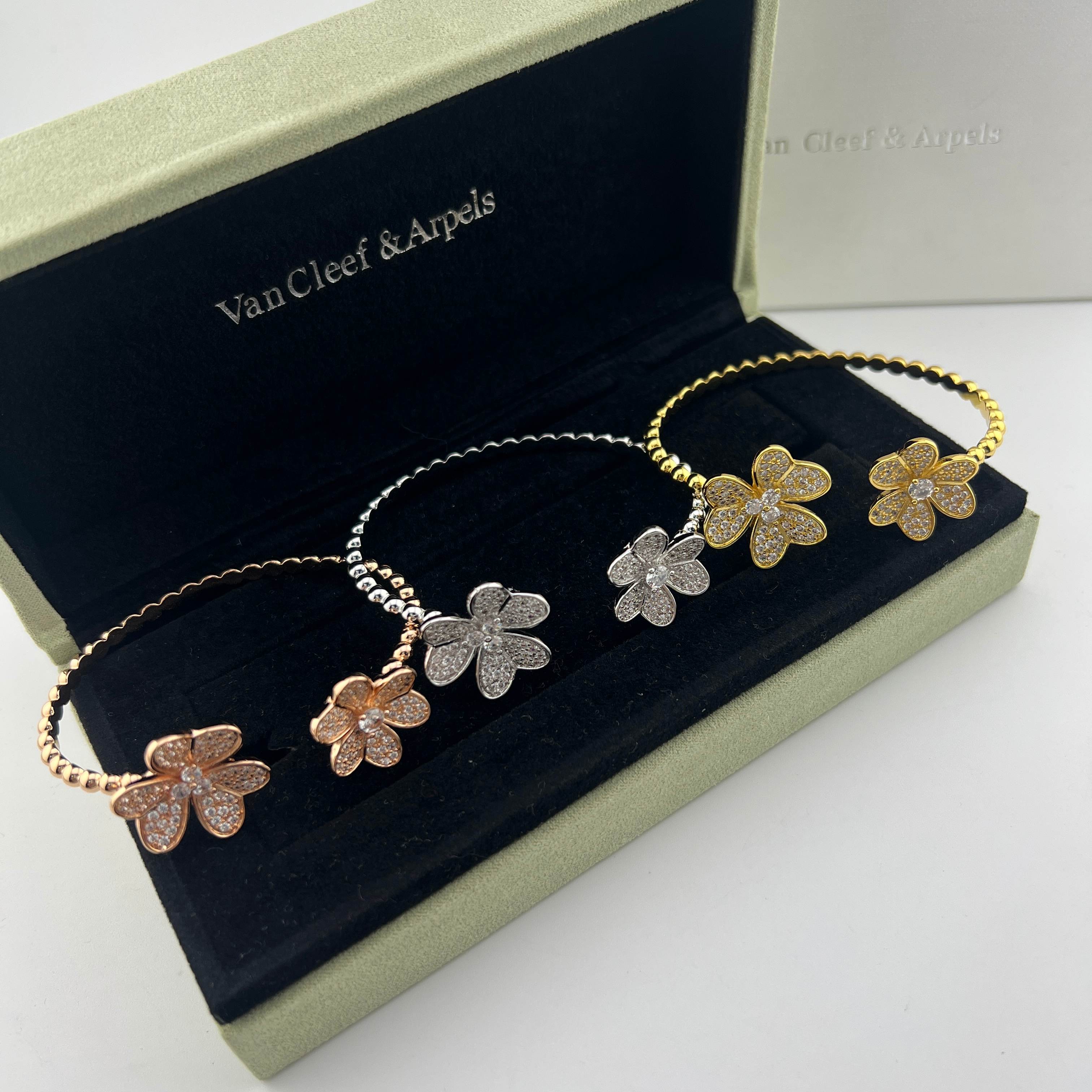 Pavé-set diamond four-leaf clover bracelet - Artisantouchss