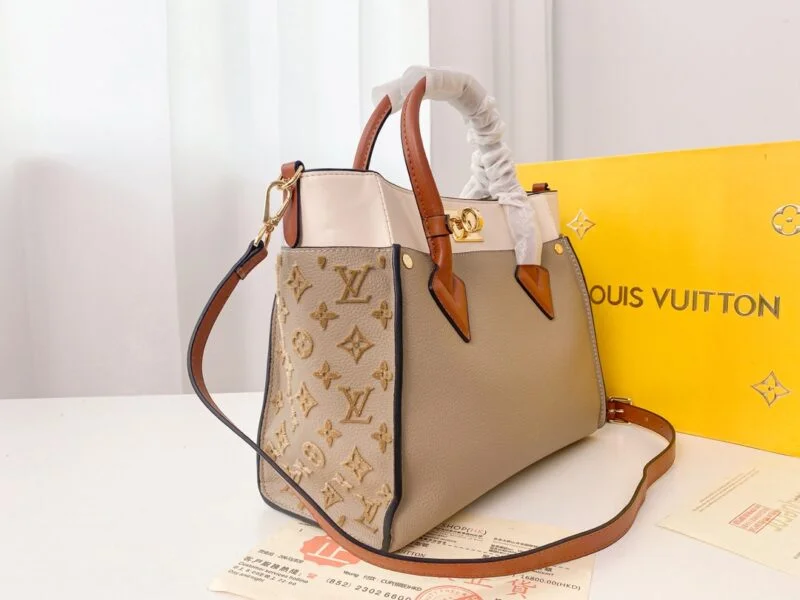 Louis Vuitton On My Side M53824