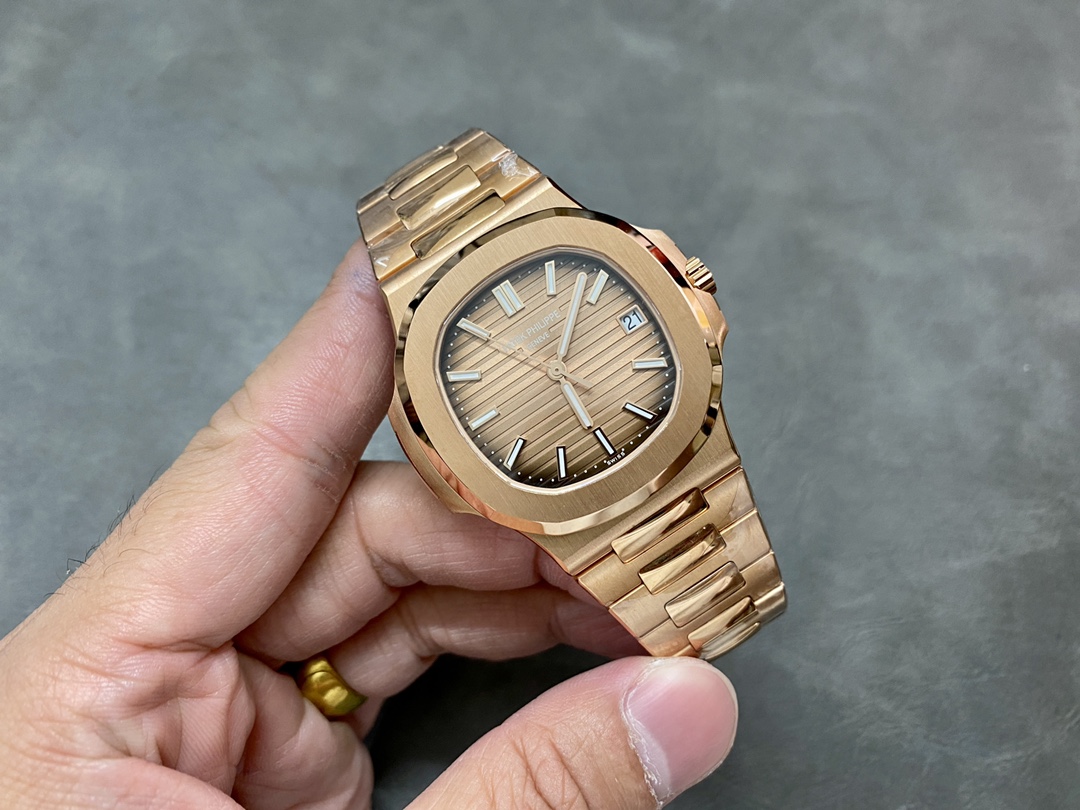 Patek Philippe Nautilus 5711 1R 001 40MM Replica Watch