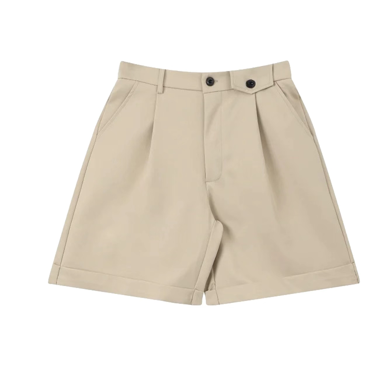 These casual shorts featuring a kitten holding a basket are a must-have for your summer wardrobe.