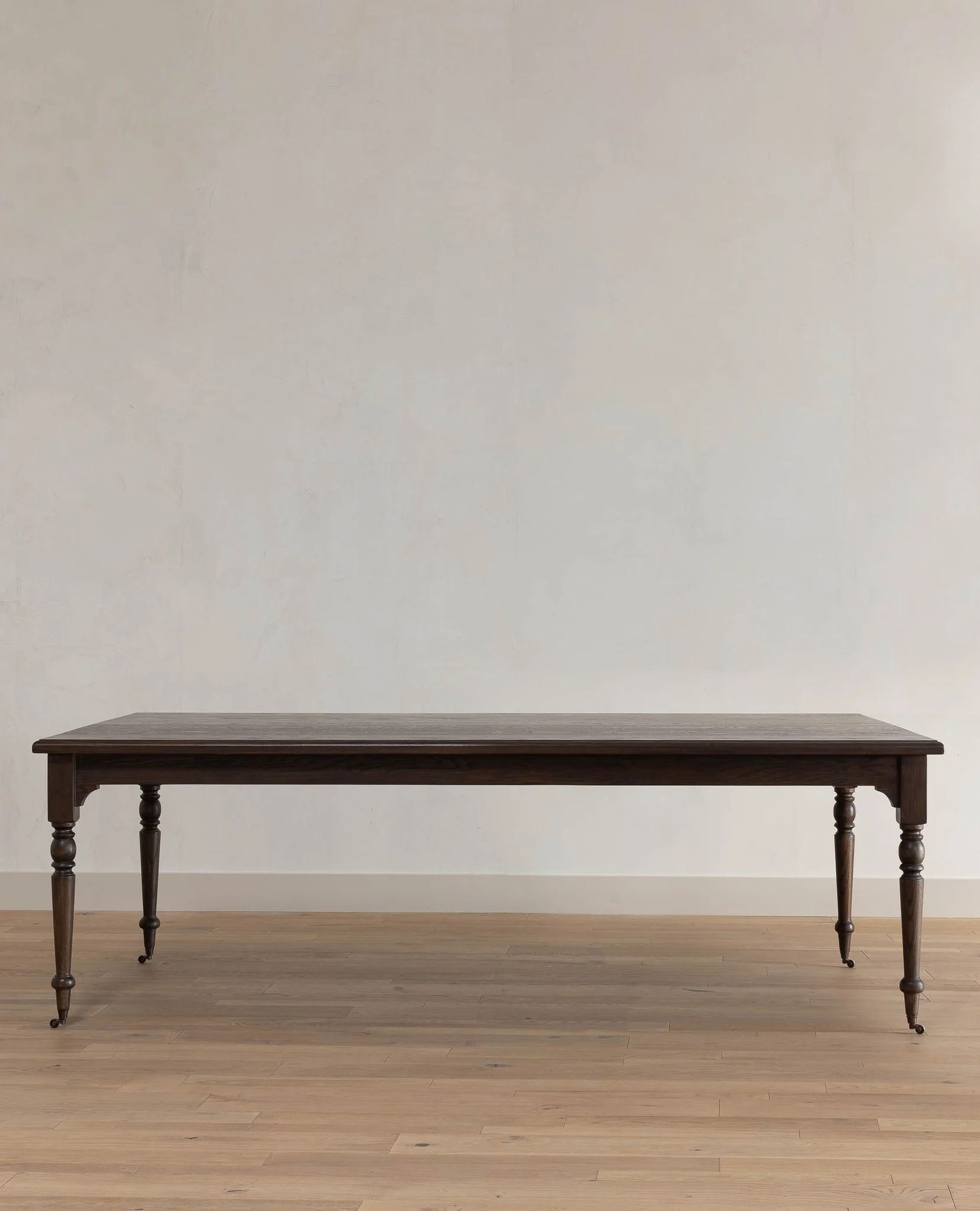 Lavi Dining Table