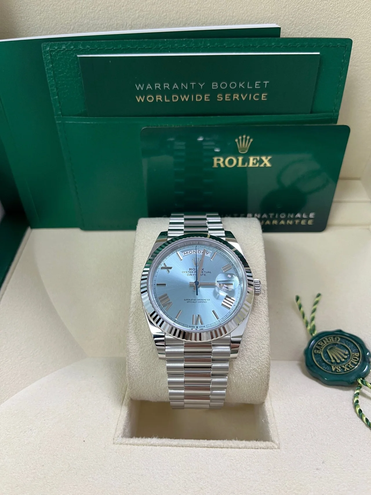 Rolex Day-Date 228236 0012 Fluted Bezel Ice Blue Dial 40MM Mens Replica Watch