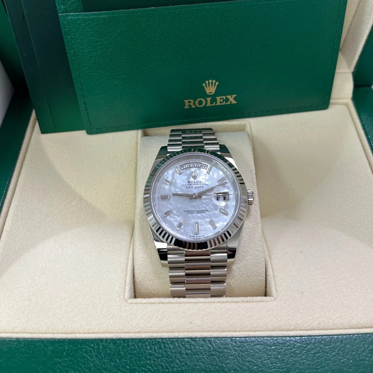 【Super Clone】RLX  Day-Date "President" 40mm White Gold Mother of Pearl Diamond Baguette Dial - 228239