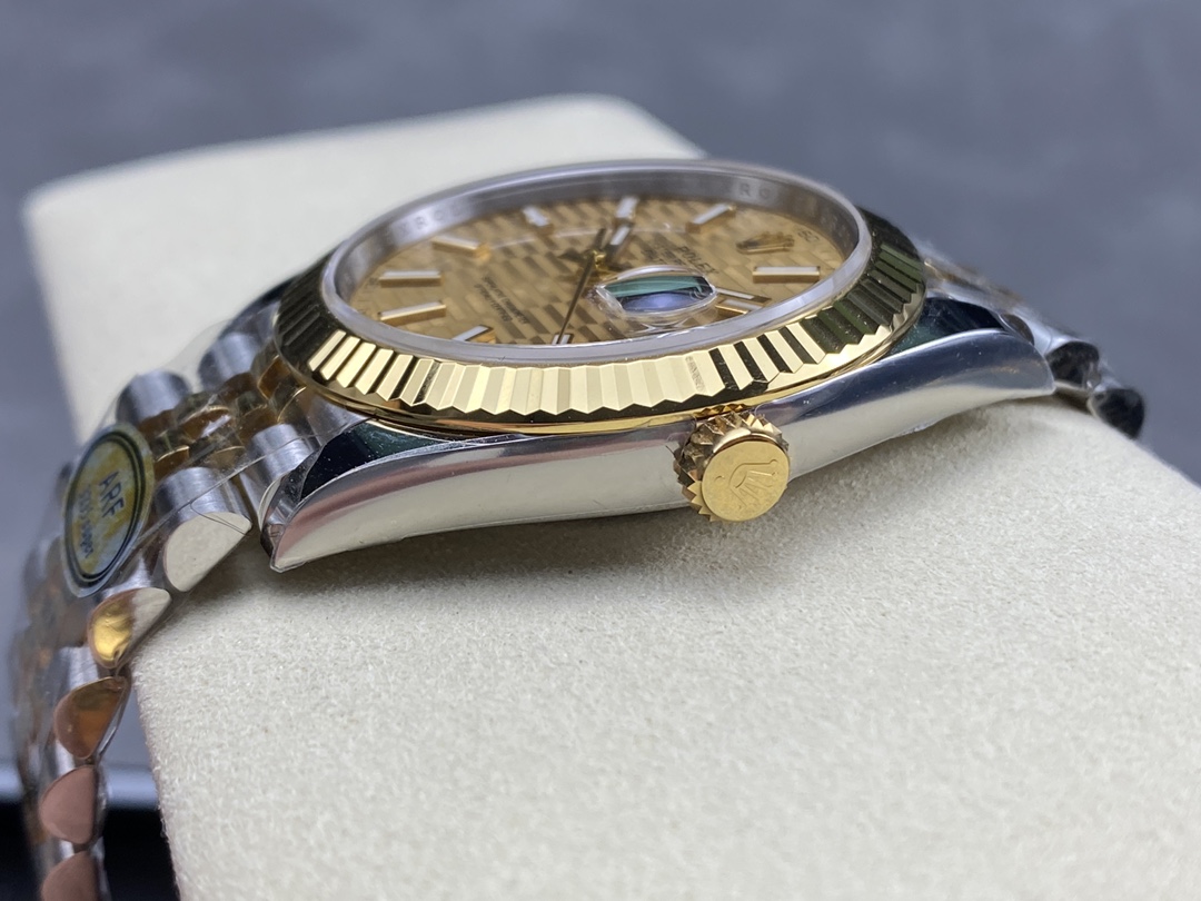 Rolex Datejust 41 126333 Golden Fluted Motif Champagne Dial