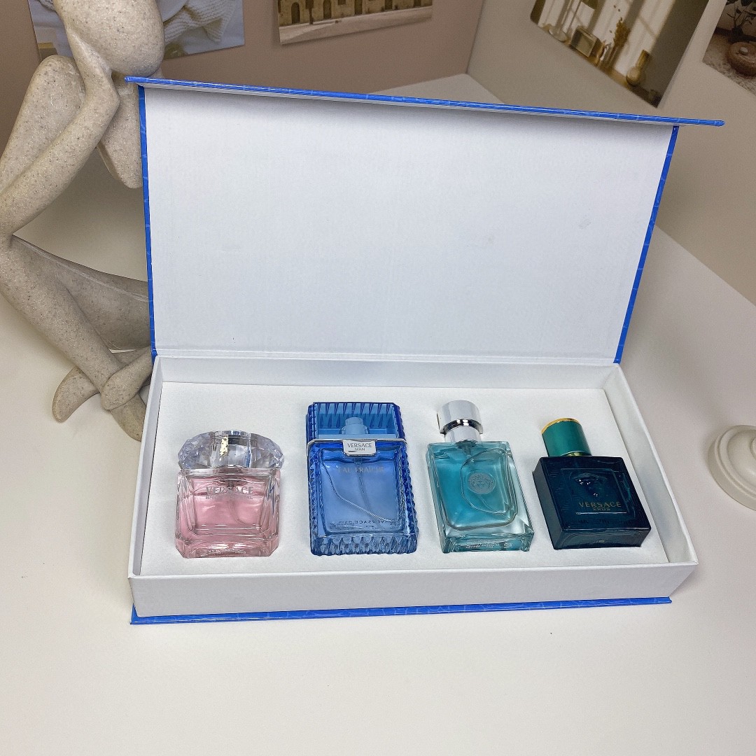 D111：Versace 4-Piece 30ml Fragrance Gift Set (4×30ml)
