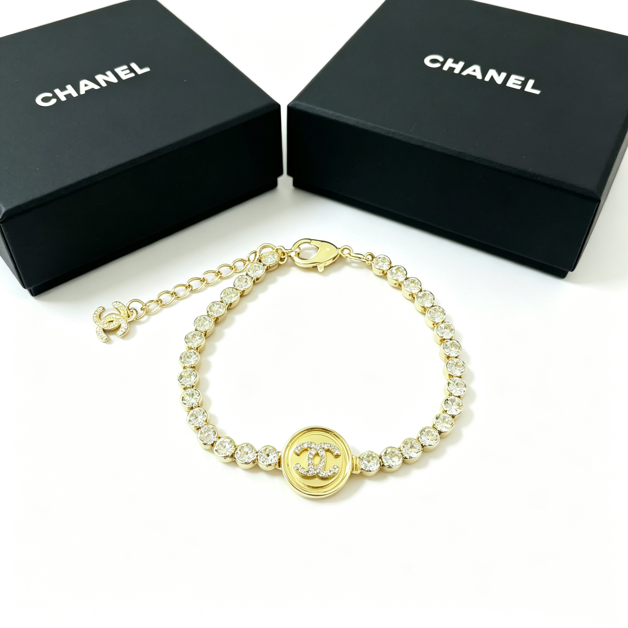 C—Metal Bracelet Pendant with Diamond Inlay2