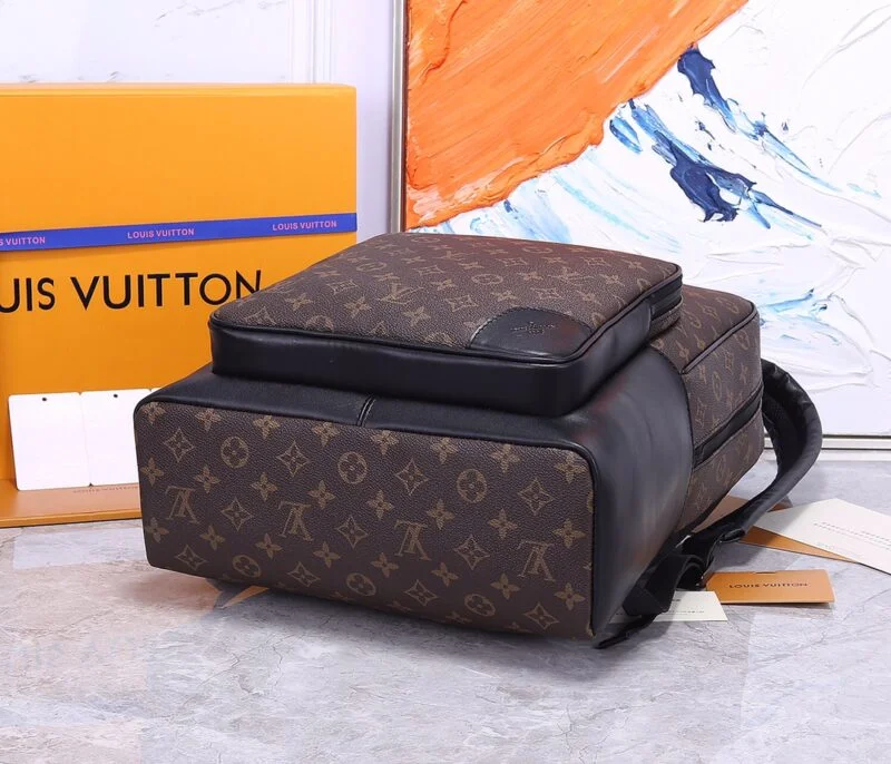 Louis Vuitton Dean Backpack M45335