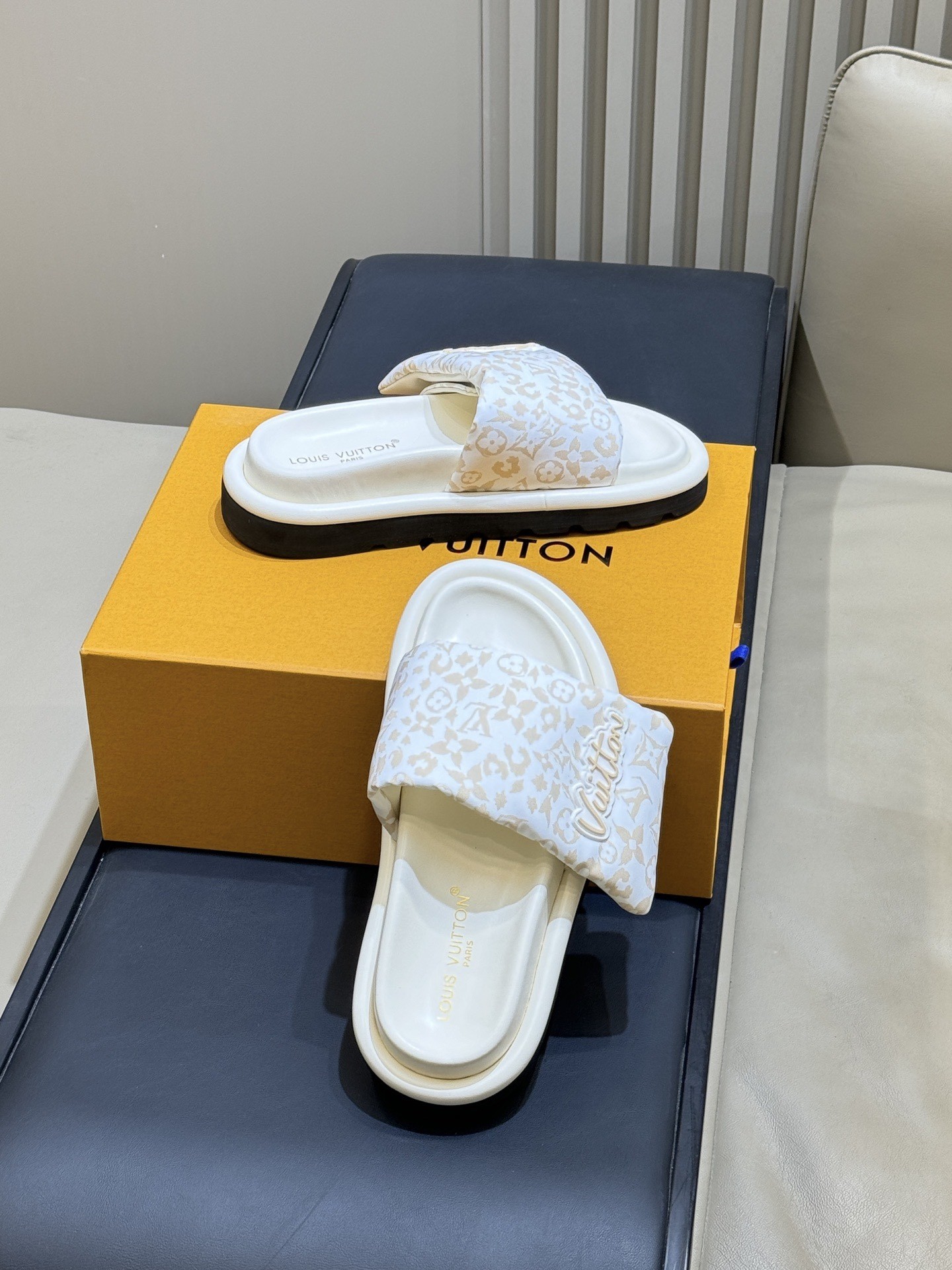 L X V SLIPPERS detail 4