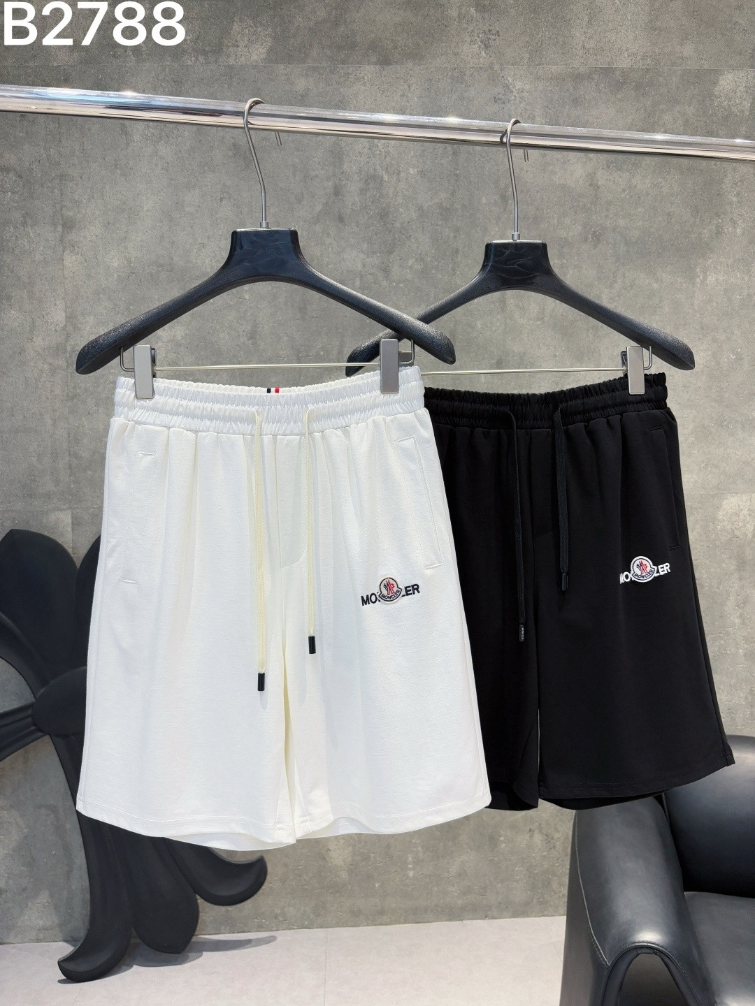 MONC Shorts（Multiple colors）
