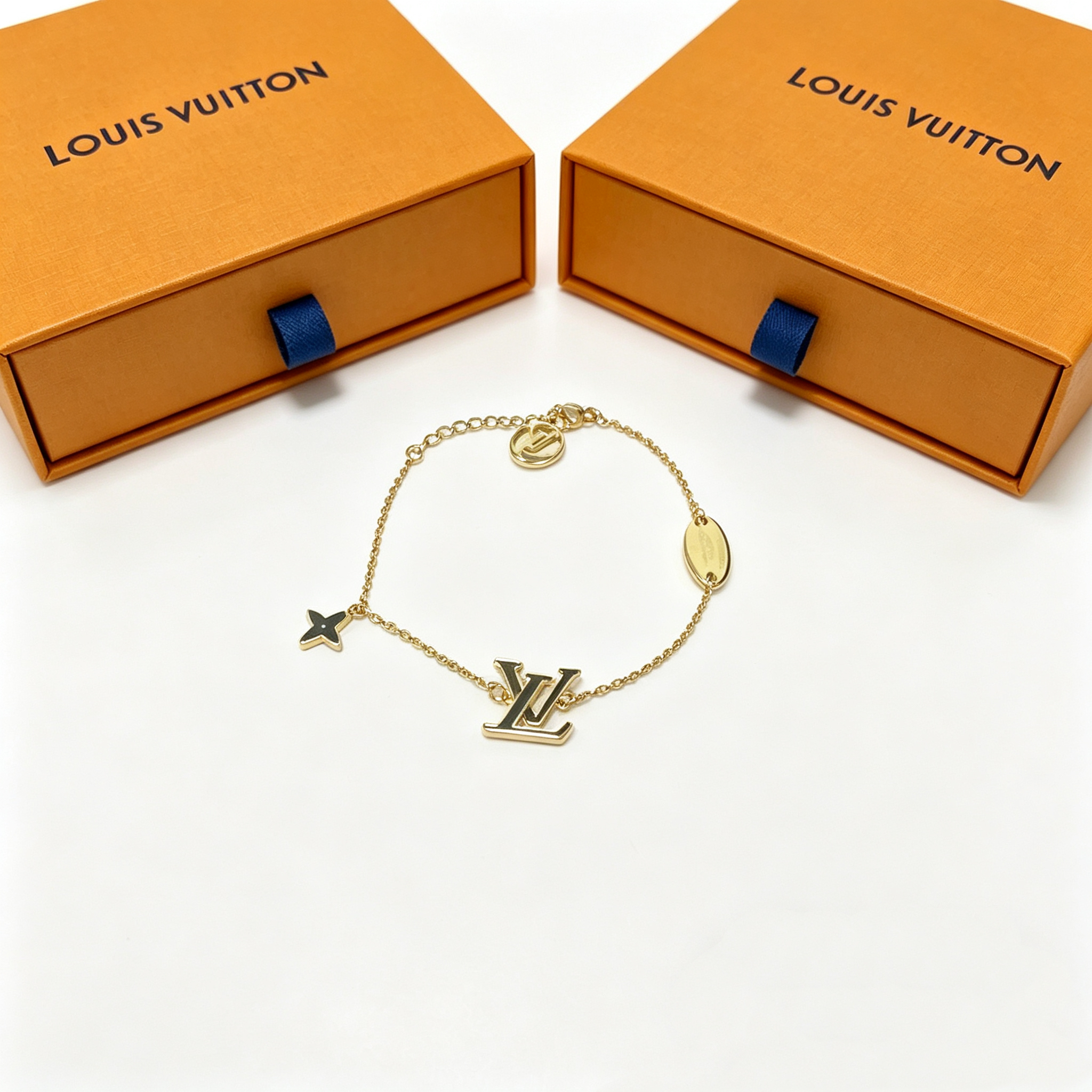 L — Metal Bracelet Single Pendant Style 2