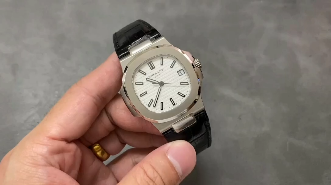 Patek Philippe Nautilus 5711 1A 40mm Mens Replica Watch