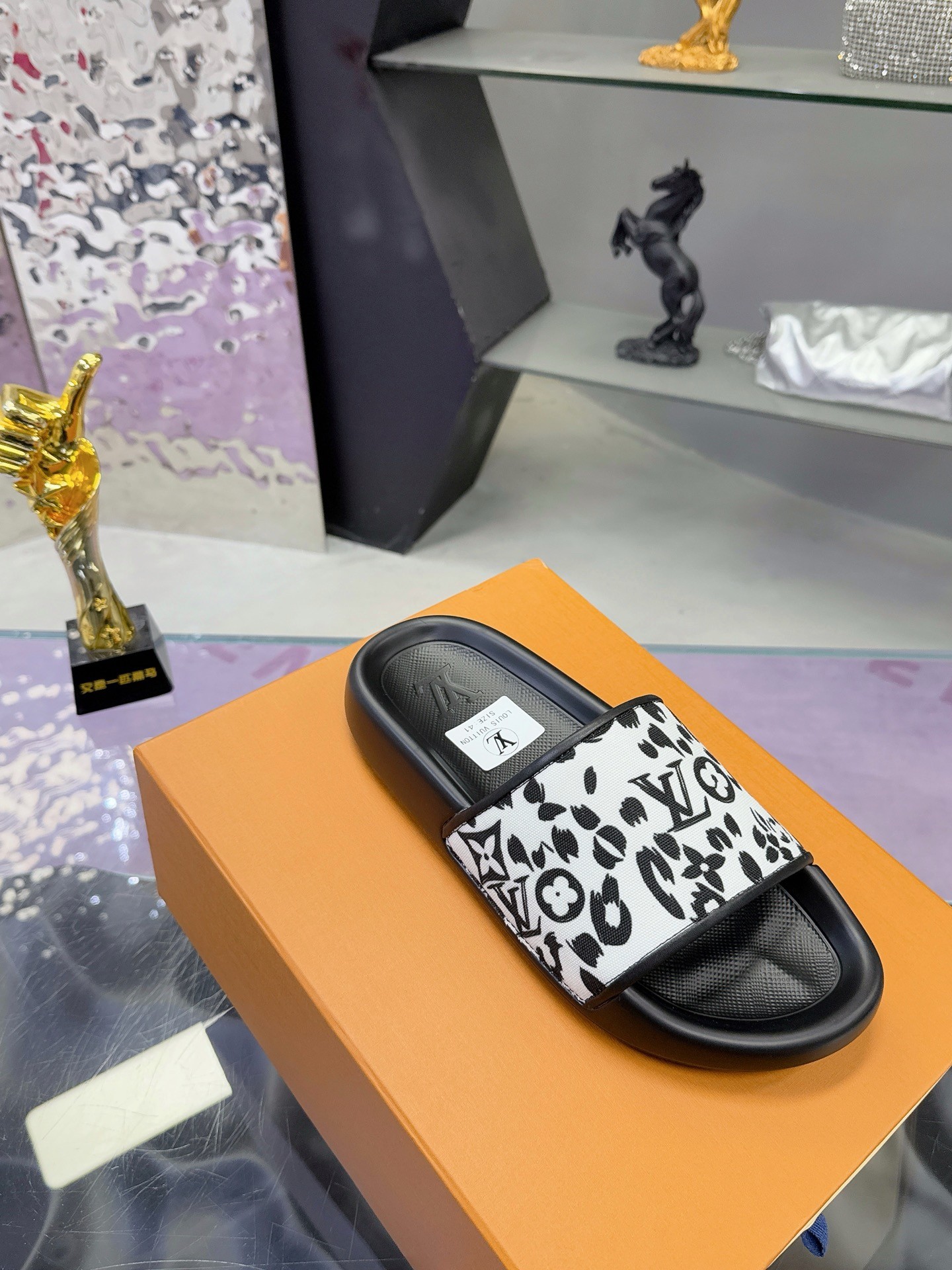 L X V SLIPPERS detail 3