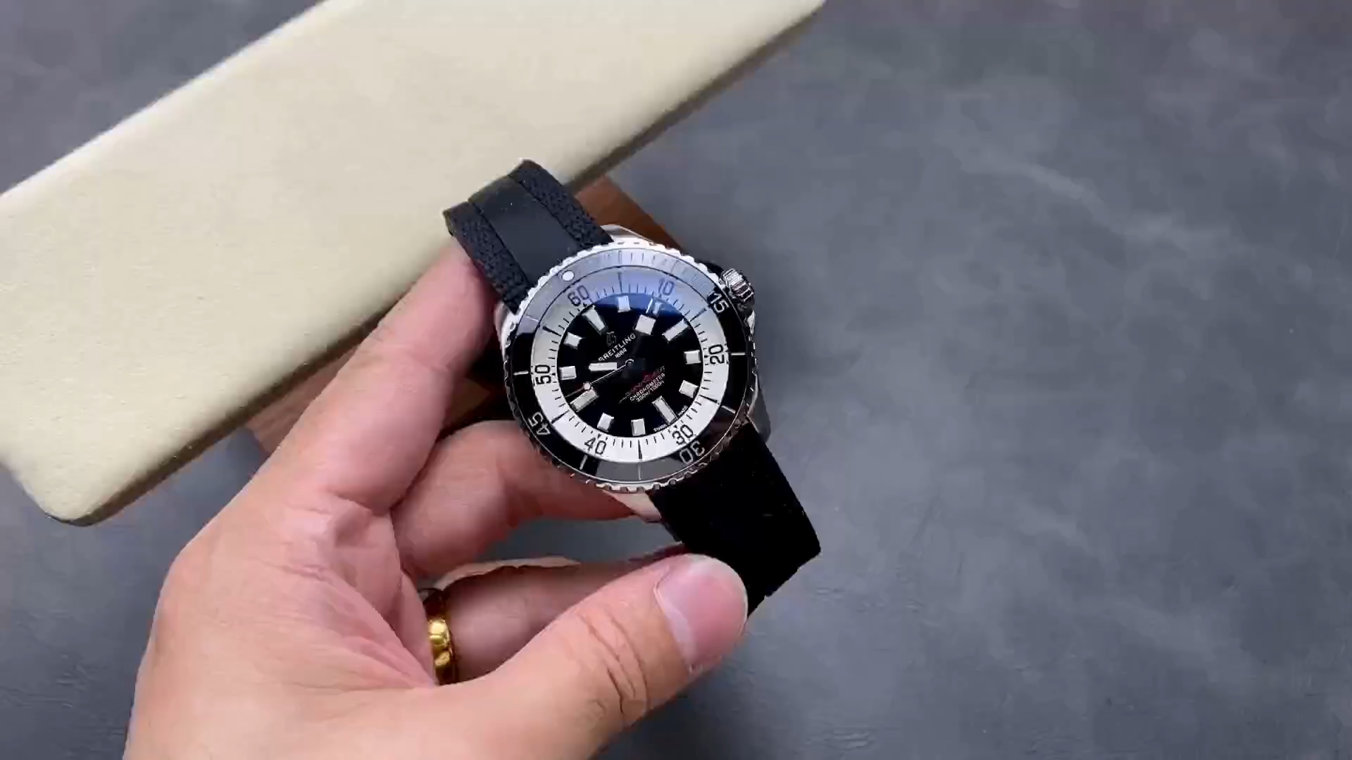 Breitling Superocean Automatic 44 mm A17376211B1S1 1:1 Clone Black Rubber Strap