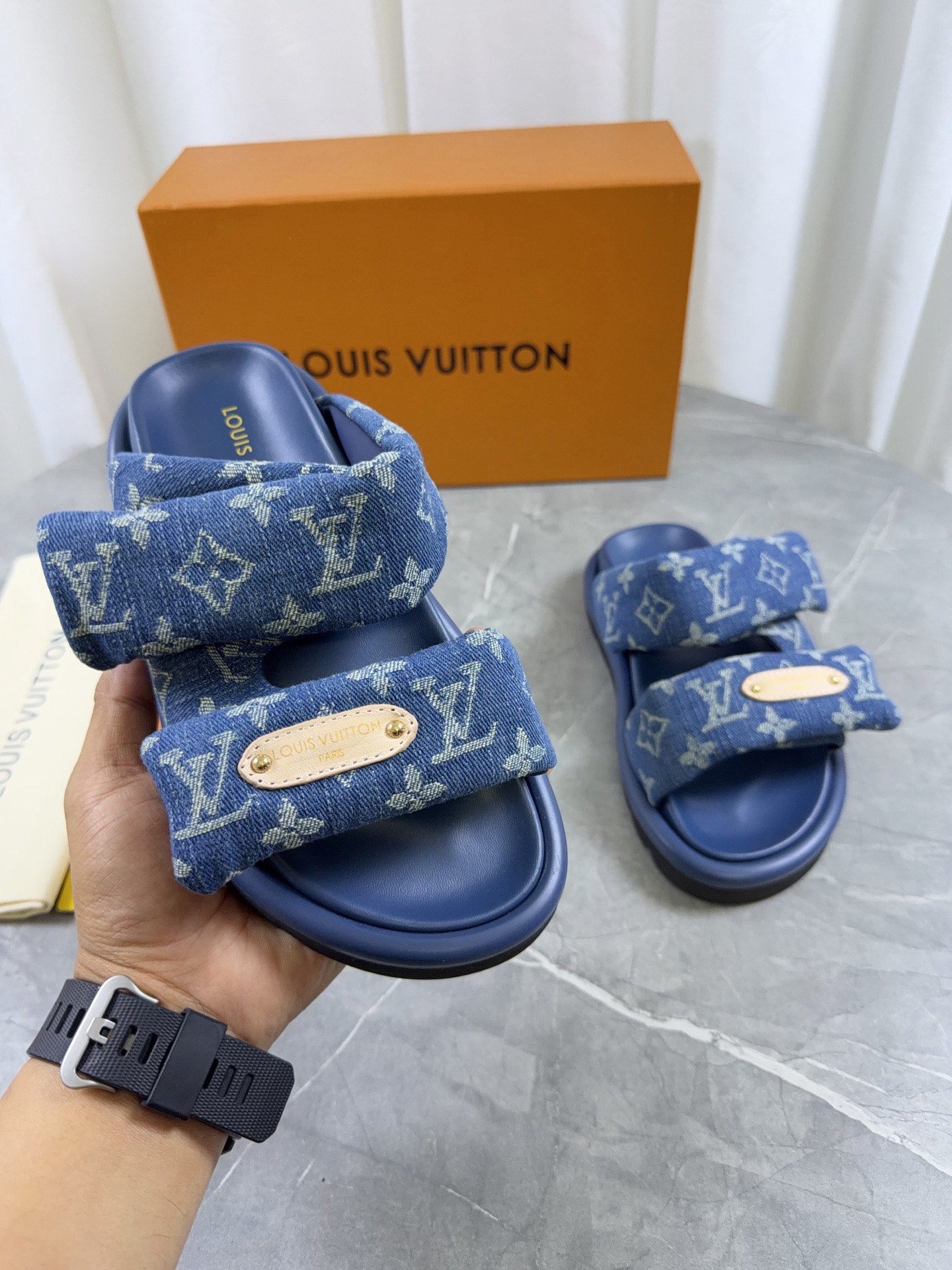 L X V SLIPPERS