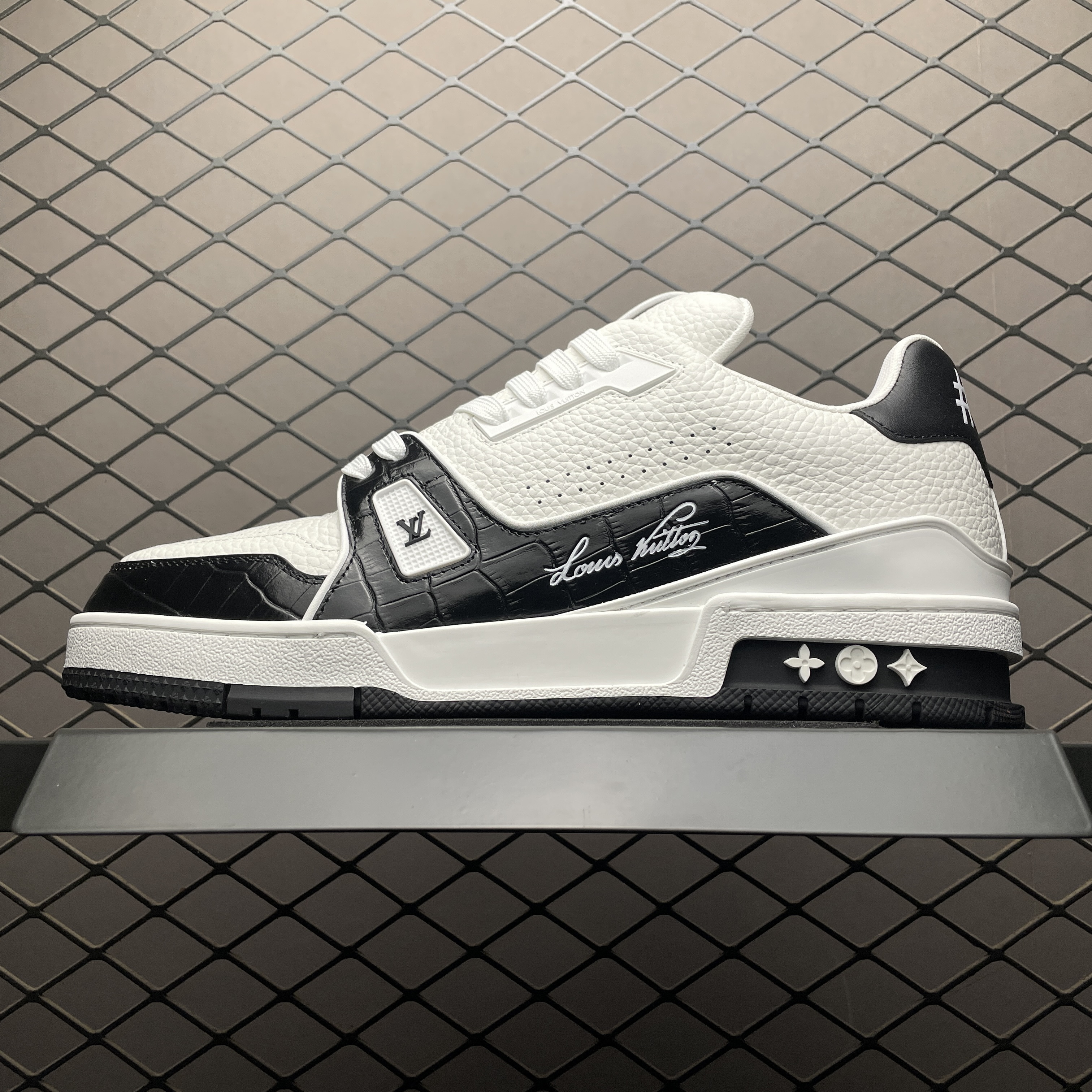L X V TRAINER Sneakers