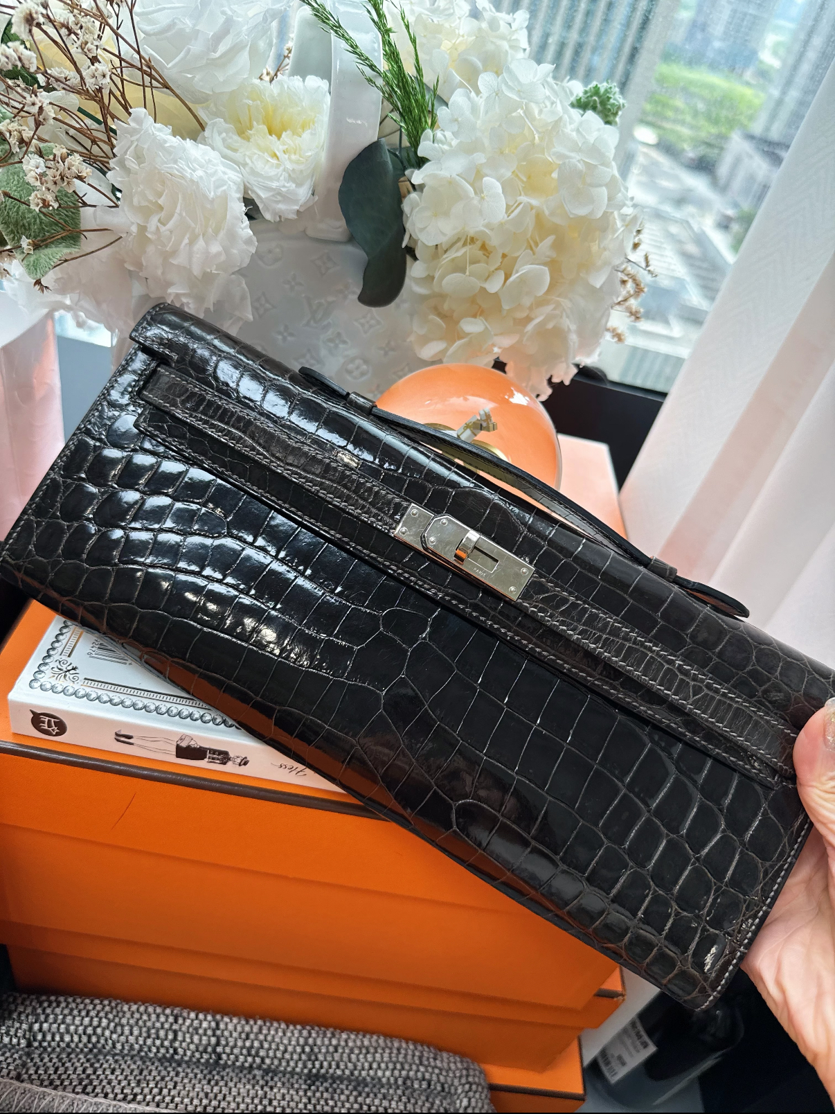 Hermès Kelly cut shiny crocodile leather