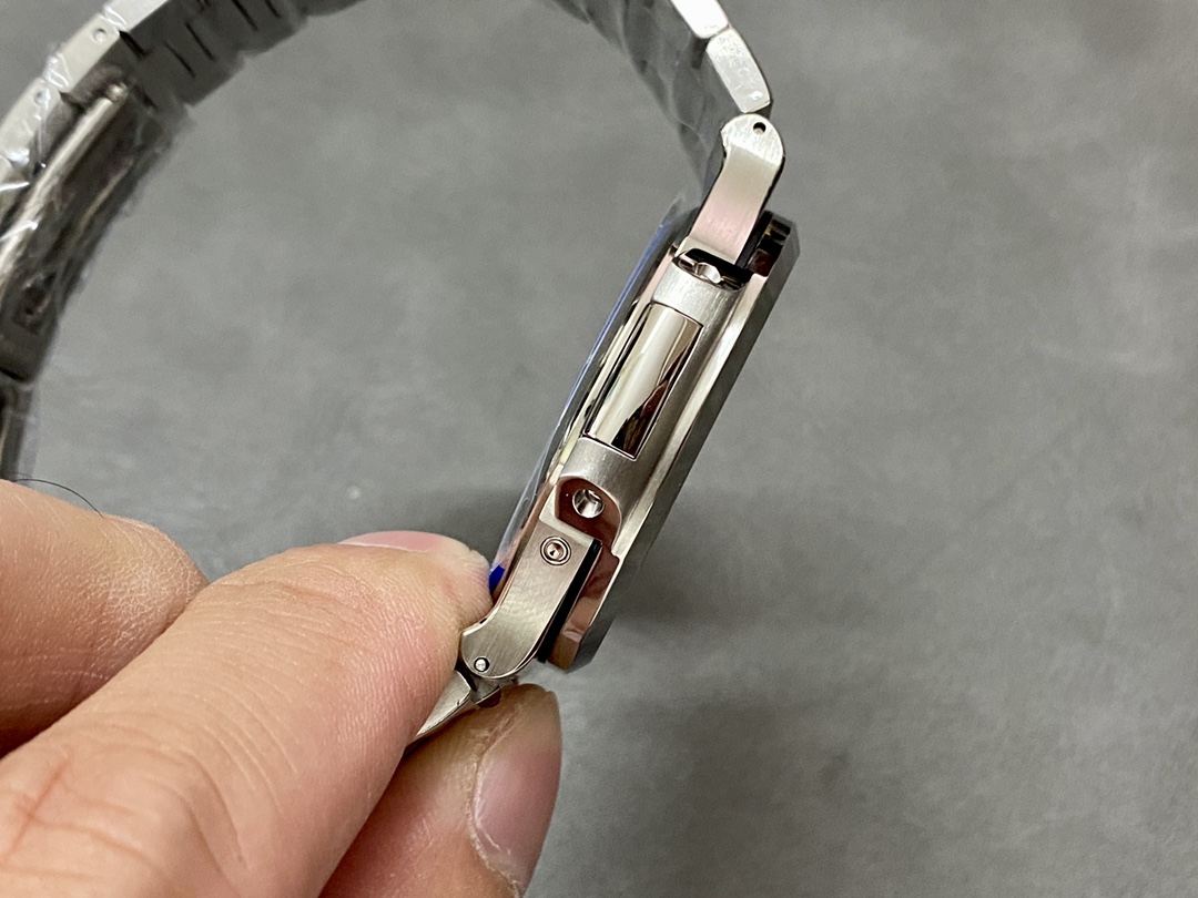 Patek Philippe Nautilus Moon Phase Stainless Steel 5712 1A 001 40mm