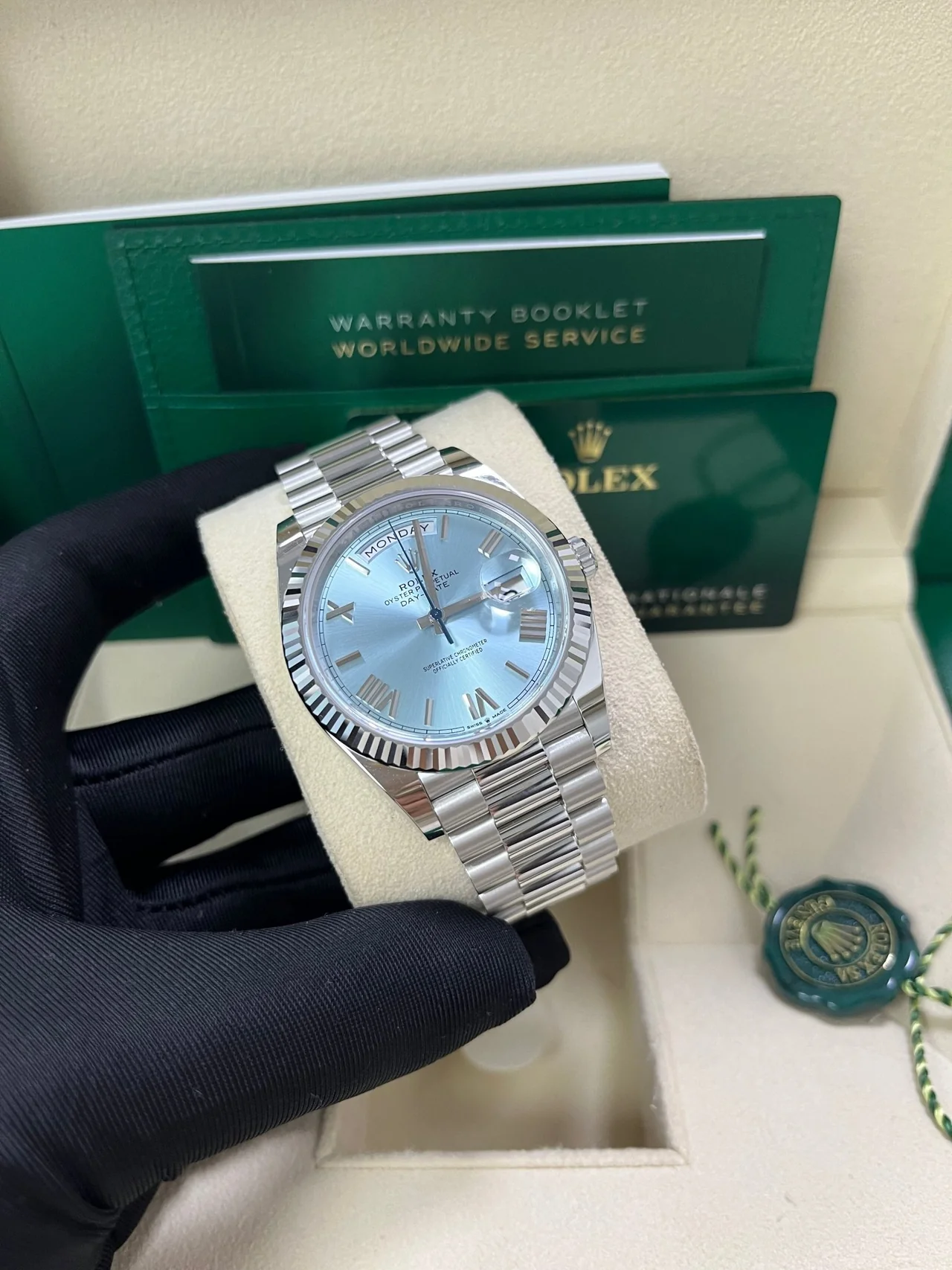 Rolex Day-Date 228236 0012 Fluted Bezel Ice Blue Dial 40MM Mens Replica Watch