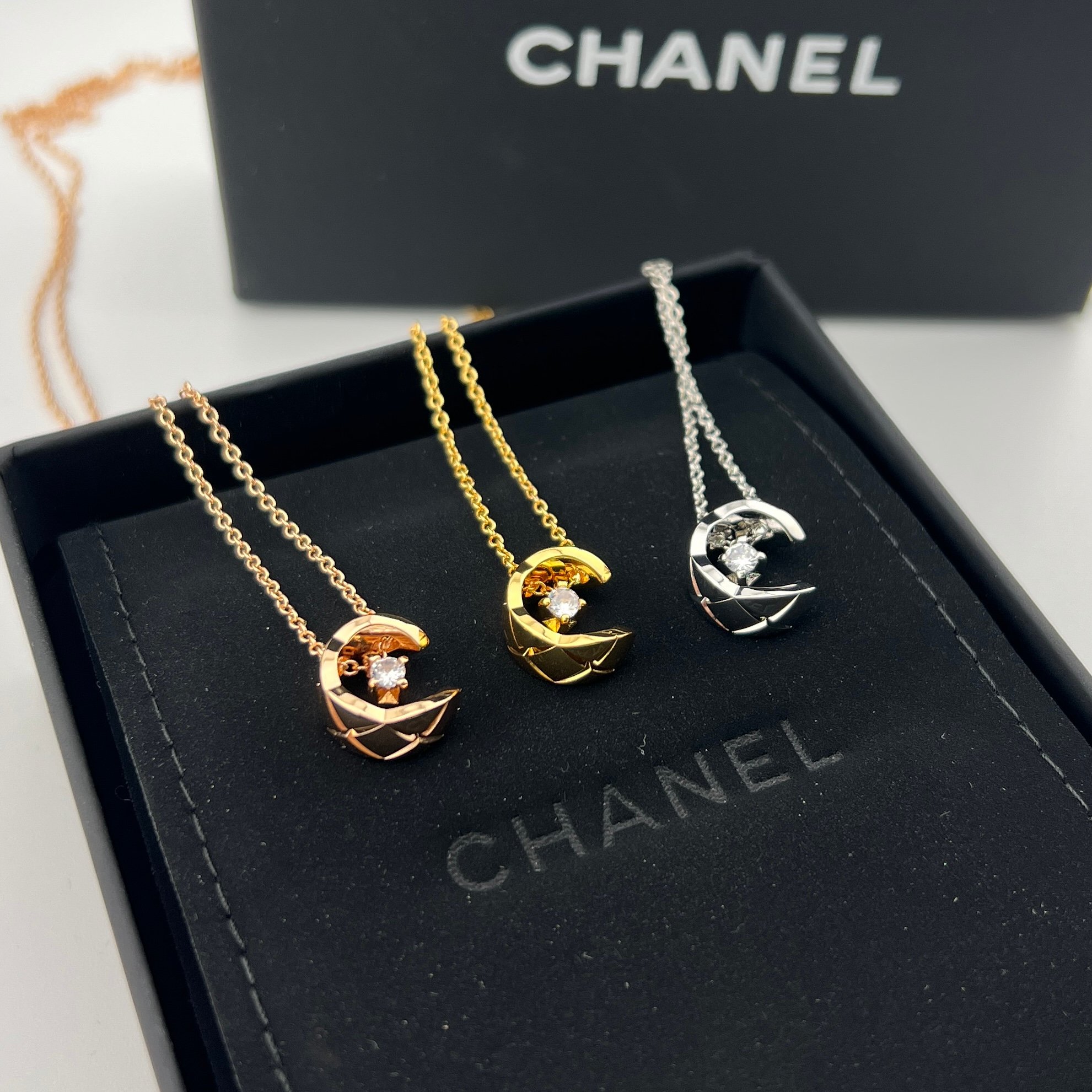 Diamond-patterned diamond-encrusted bone chain - Artisantouchss