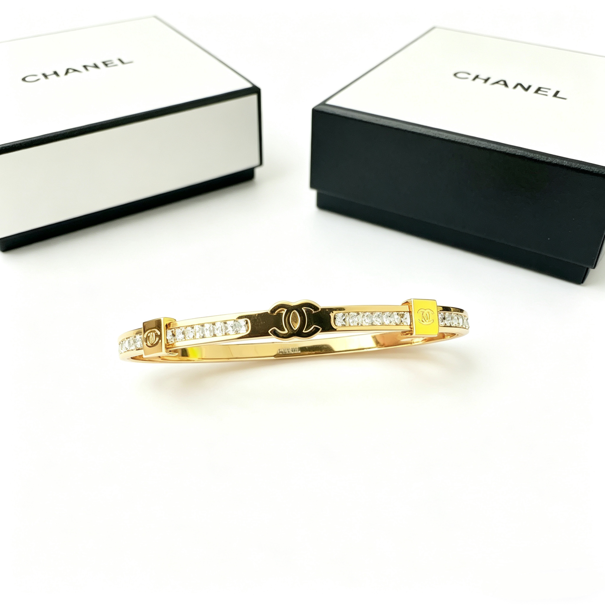 C—Single-layer metal diamond-encrusted bangle