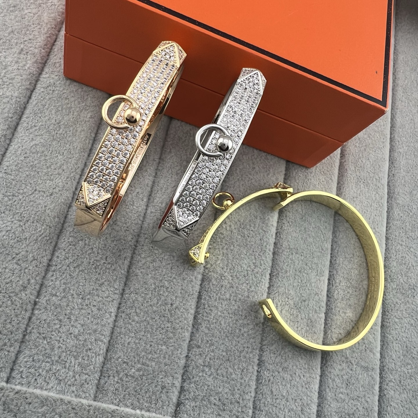 Pyramid-shaped half-diamond bracelet - Artisantouchss