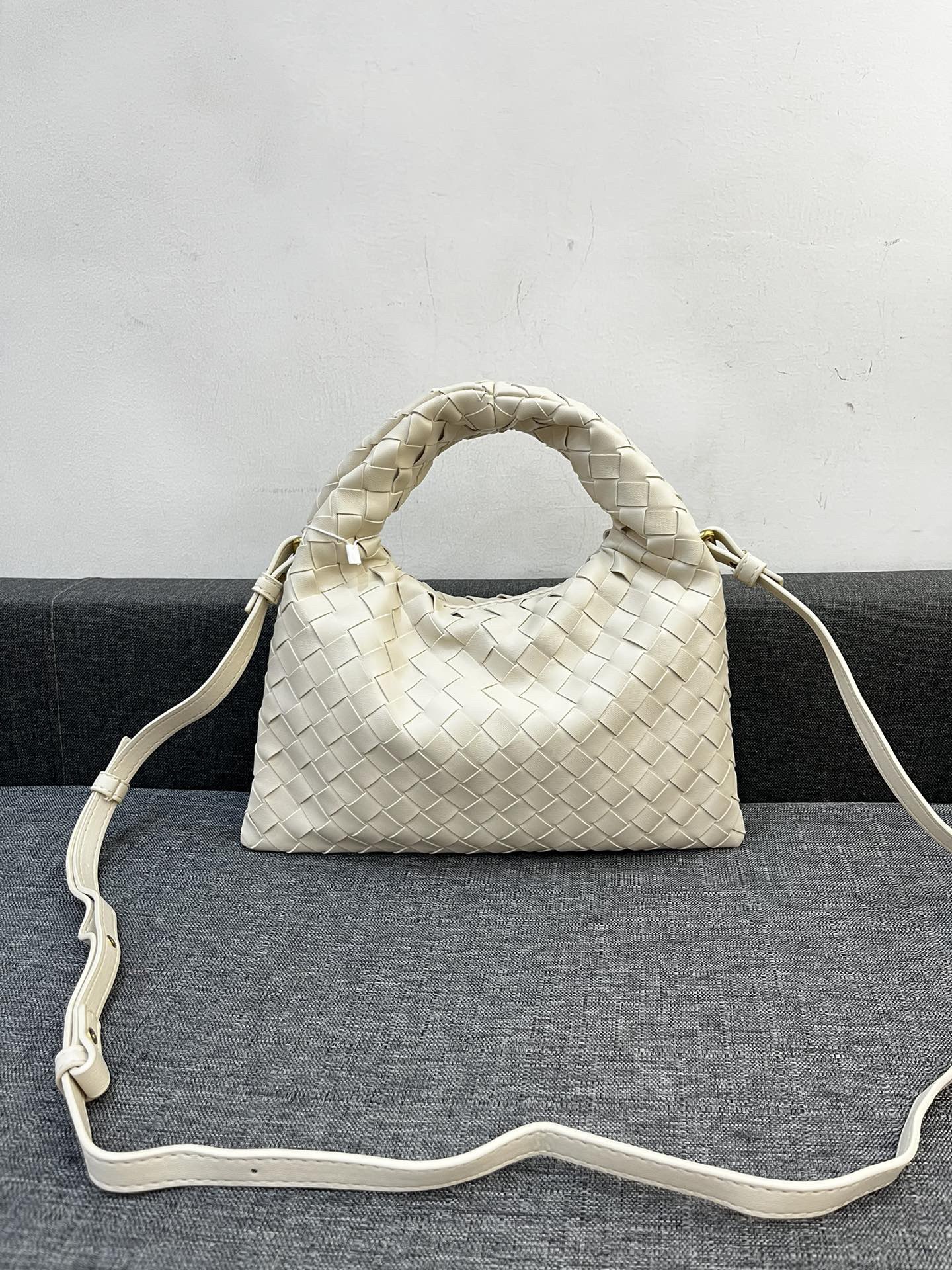 Bottega Veneta HO Shoulder Bags 28*17cm