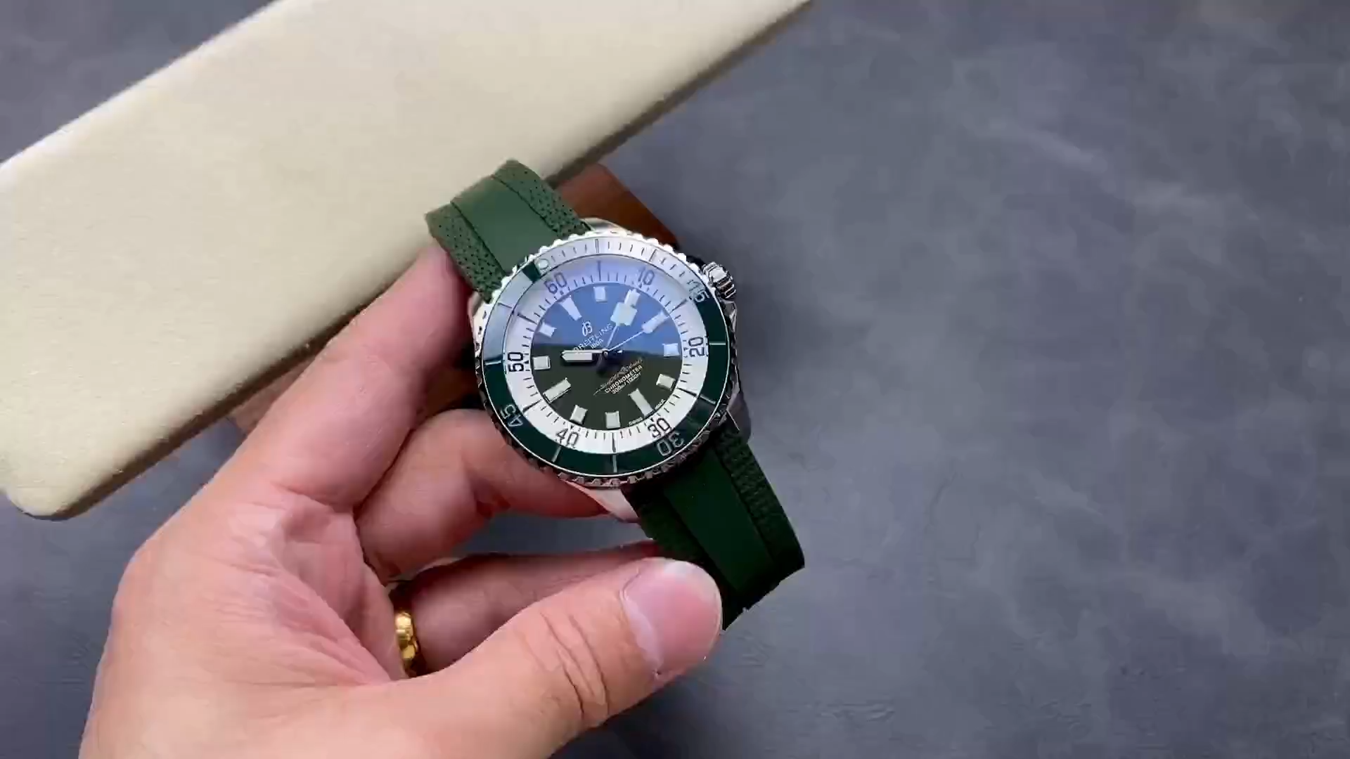 Breitling Superocean Automatic 44 Green Men's Diving Watch A17376A31L1S1 Replica