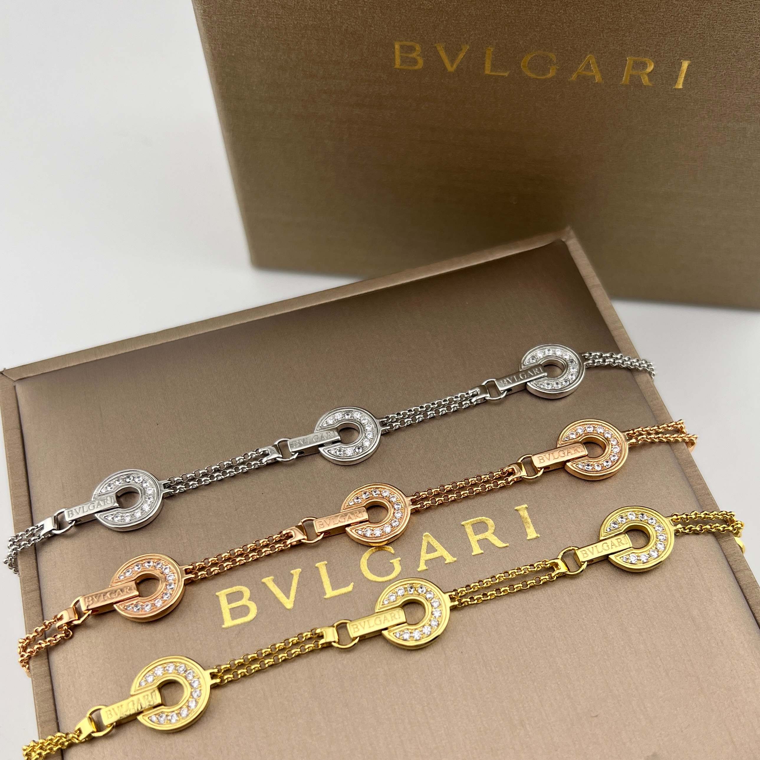 Diamond-set three-ring bracelet - Artisantouchss