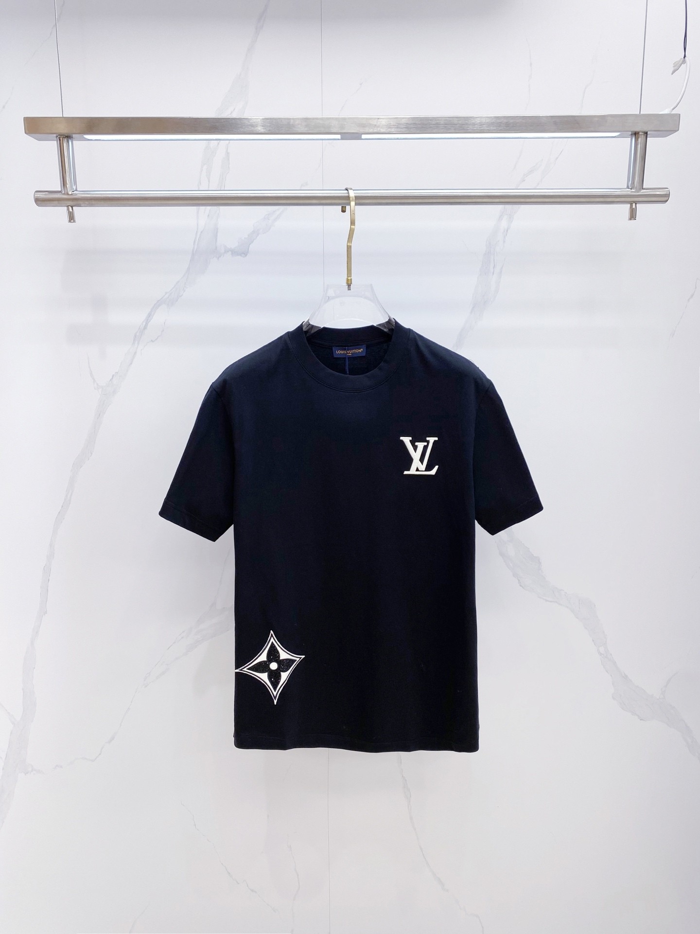 L X V T-shirt