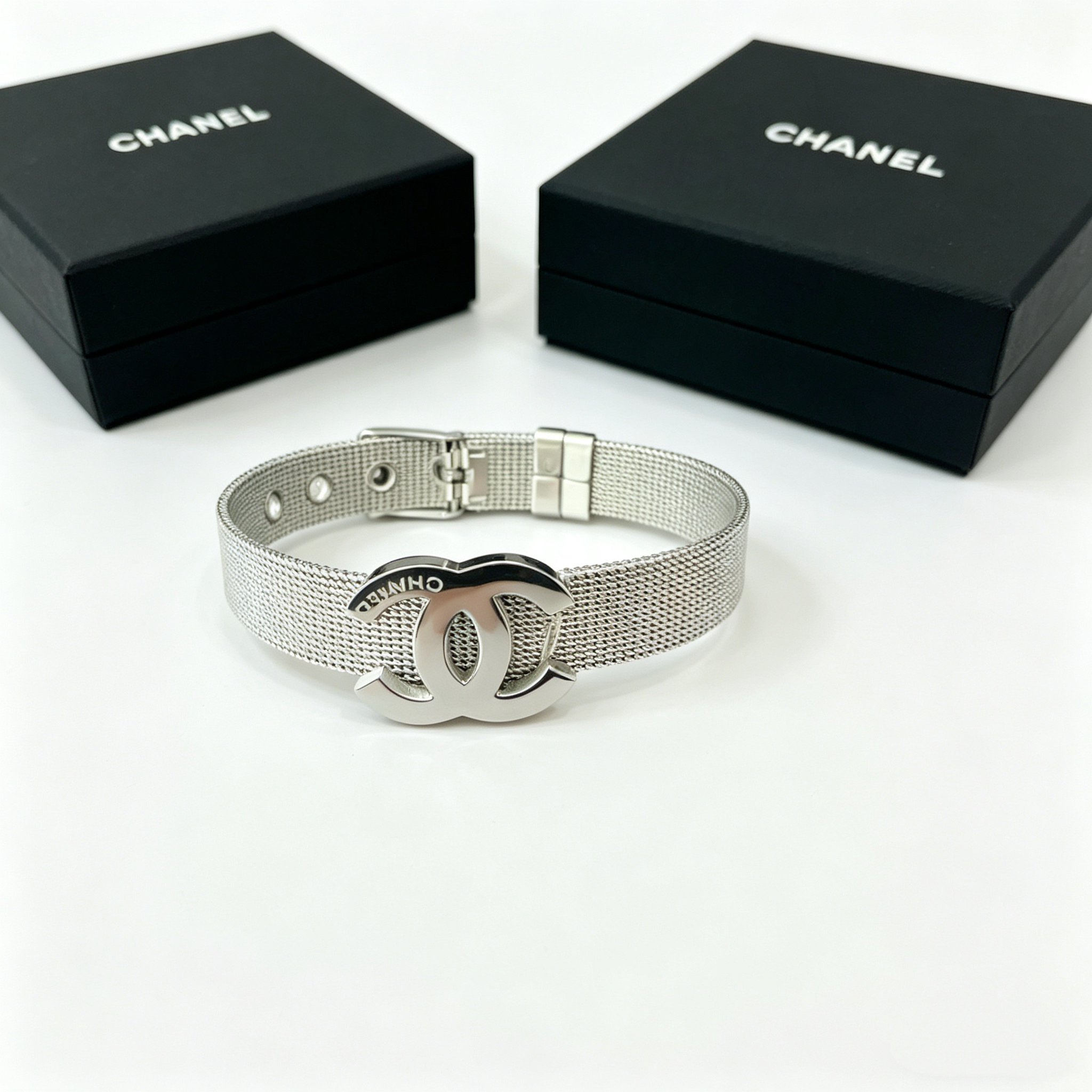 C—Single-layer logo metal bangle