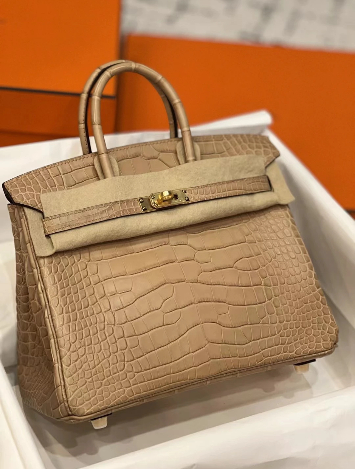 Hermes Birkin 25-30 tea-colored gold buckle, matte crocodile leather lining customization