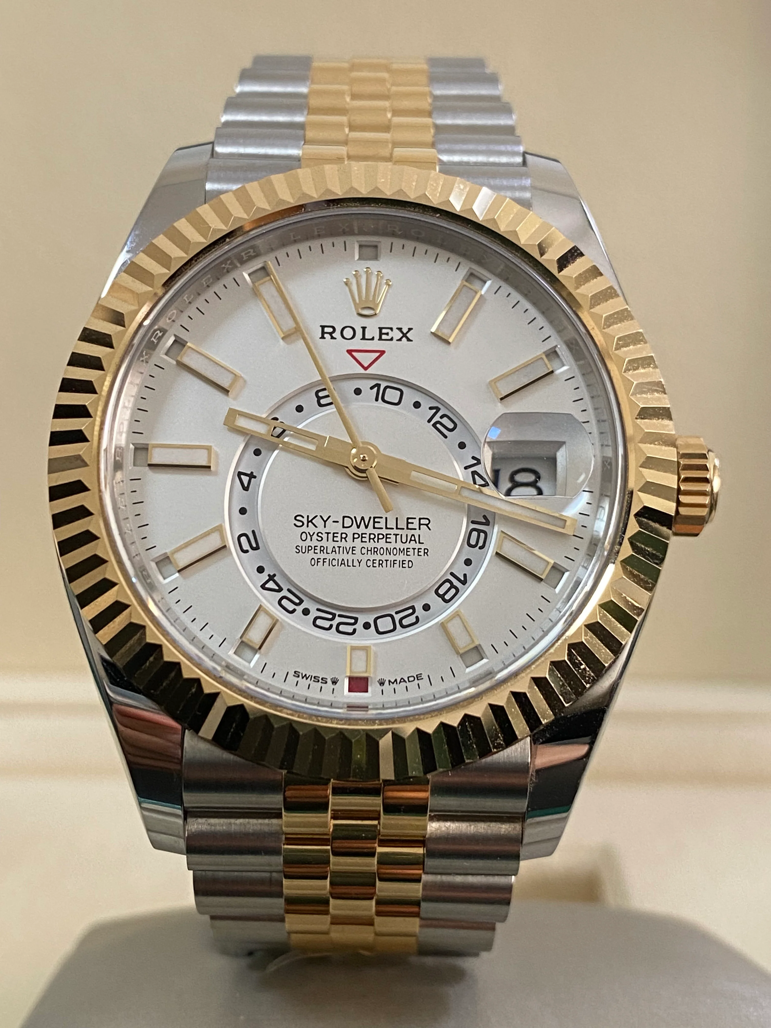 Rolex,Sky-Dweller Yellow Rolesor Sky-Dweller - 2024 - White Index Dial - Jubilee Bracelet - 336933 *FULL SET*
