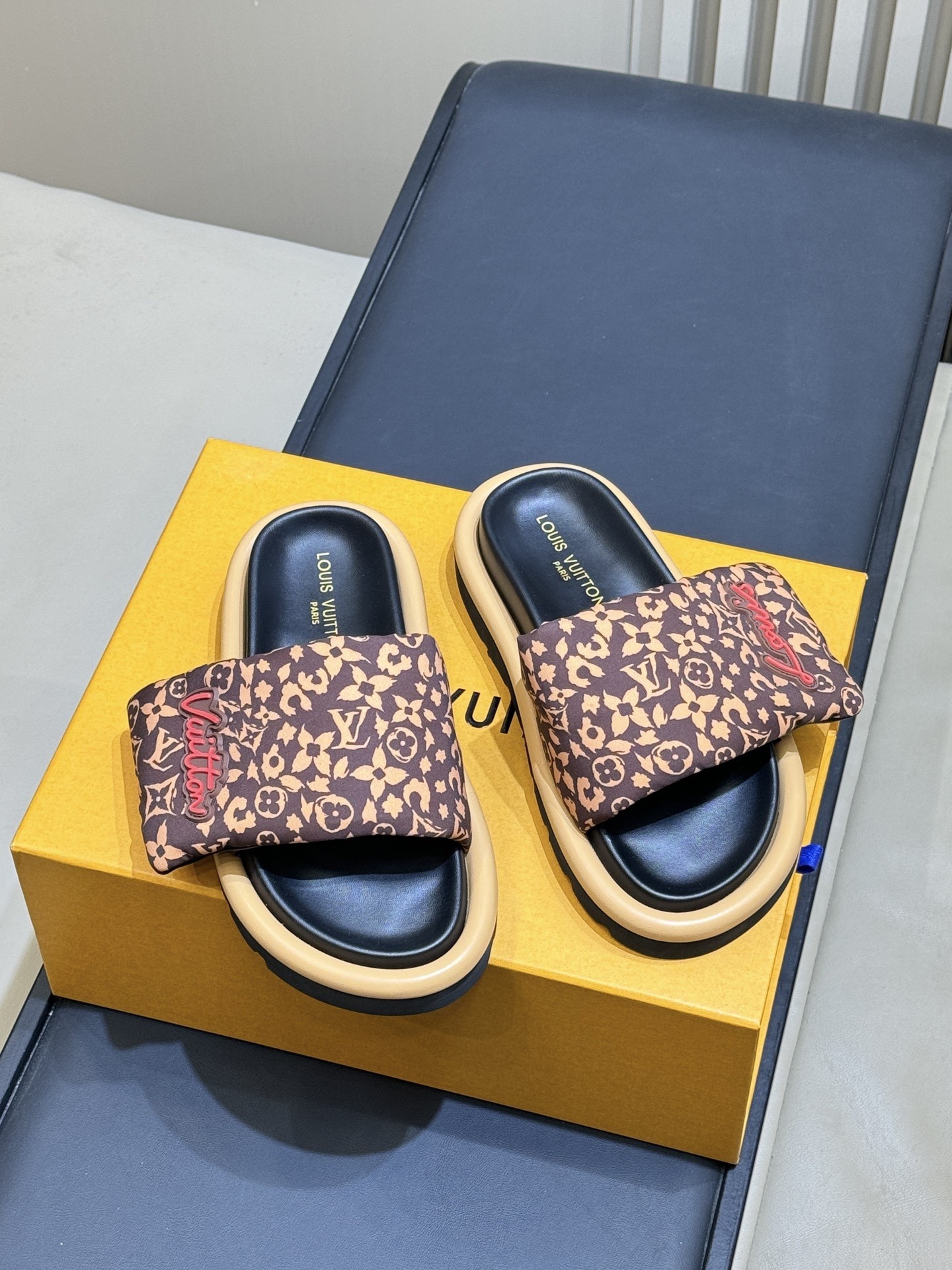 L X V SLIPPERS