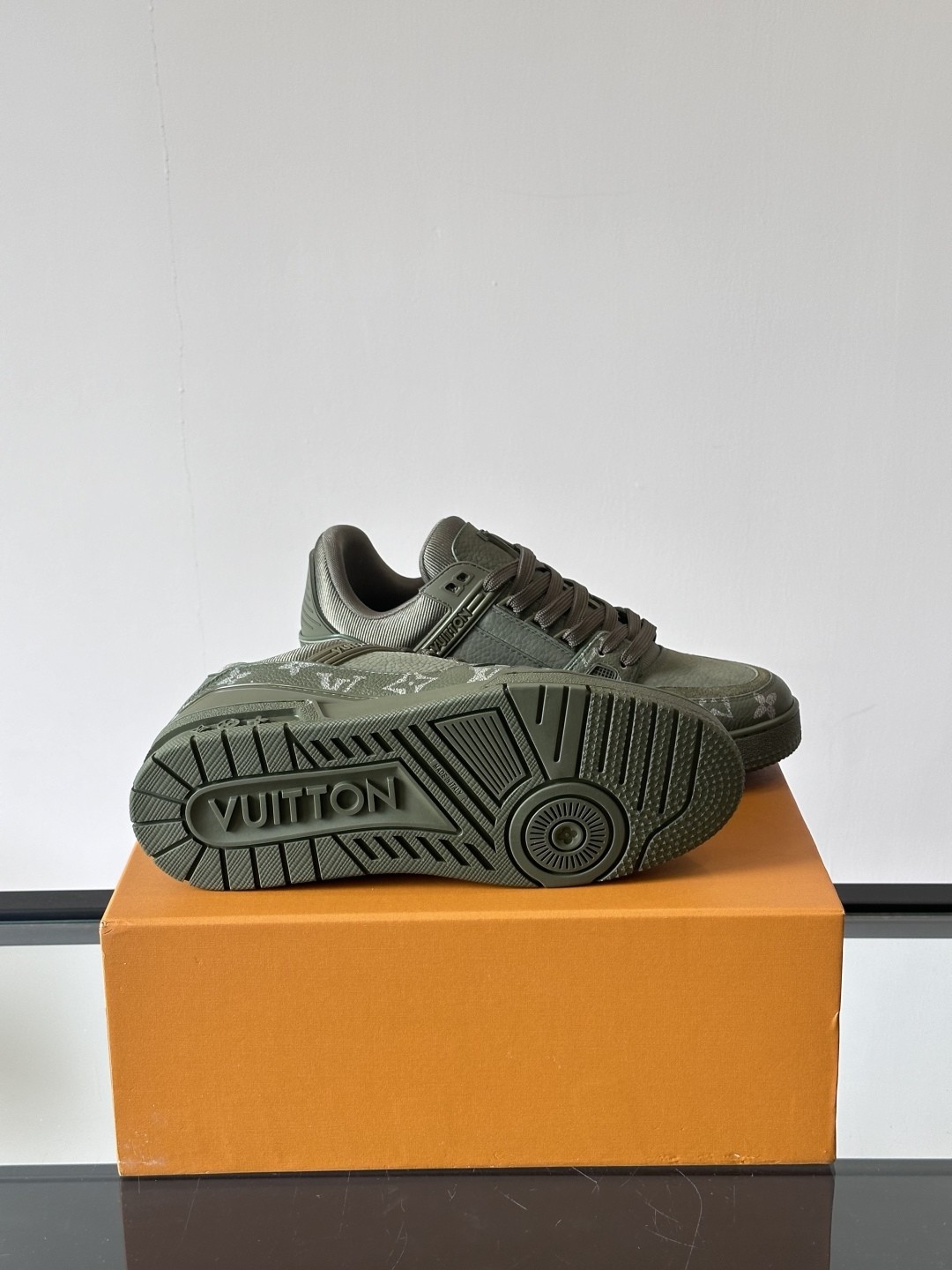 L X V SNEAKERS detail 9