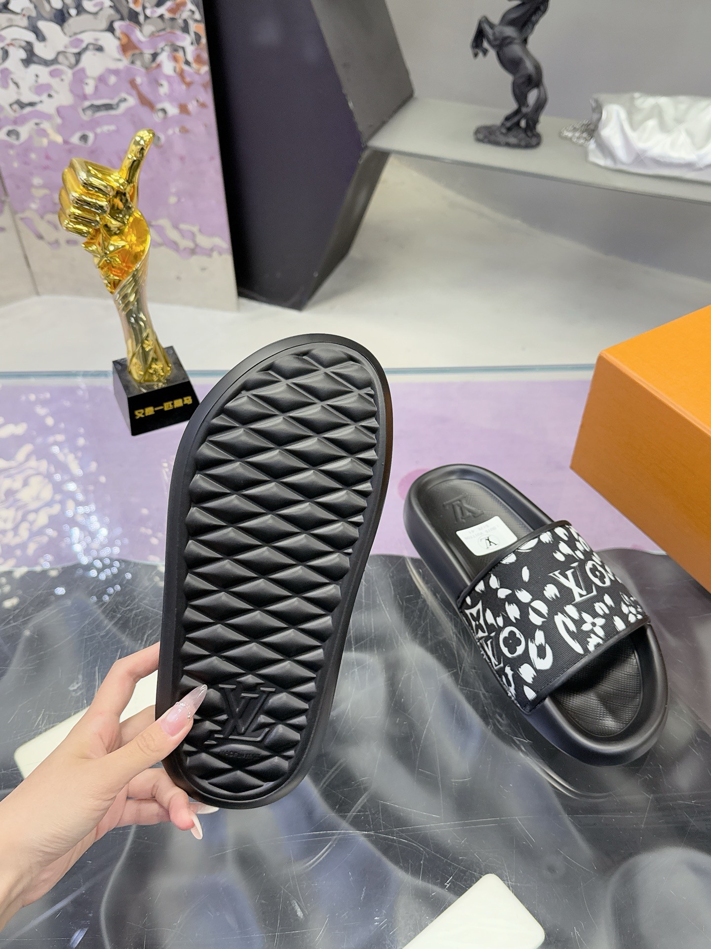 L X V SLIPPERS detail 9
