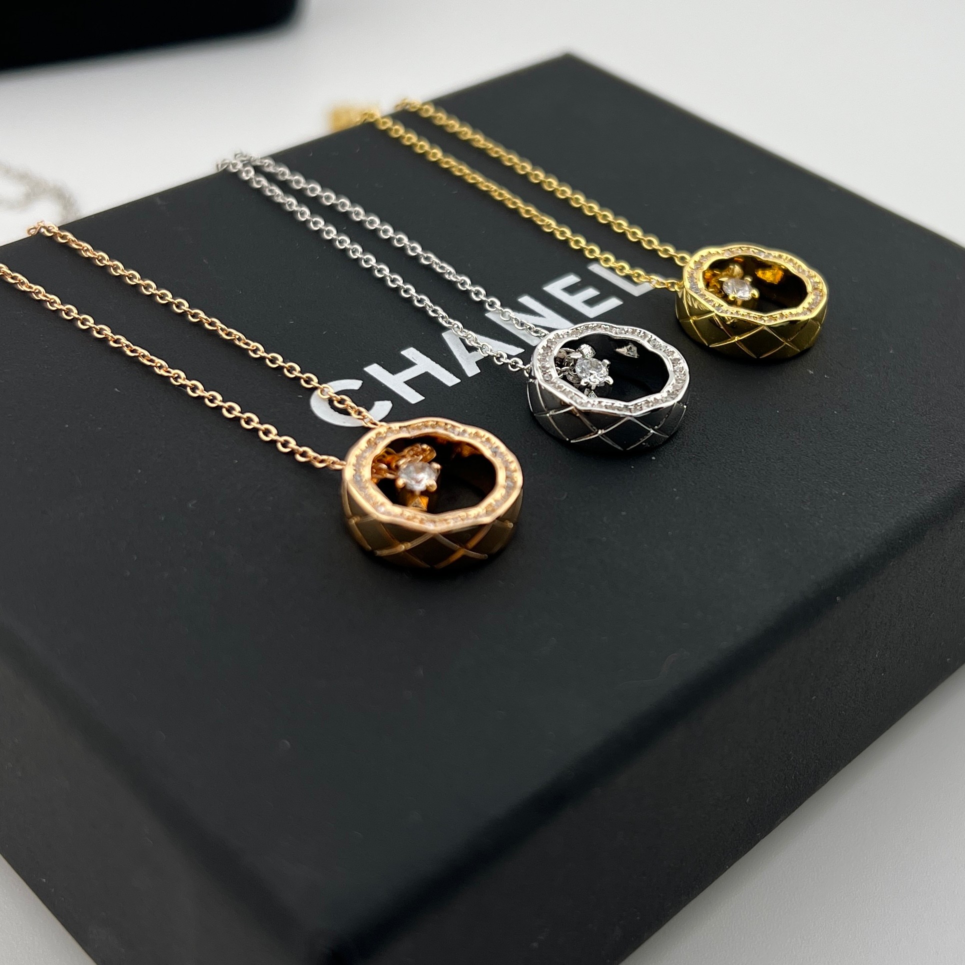 COCO Crystal Moon Diamond Necklace with Diamond Pattern - Artisantouchss