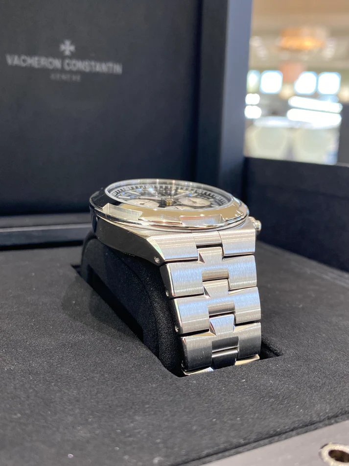Vacheron Constantin Overseas Watch Chronograph Ref. # 5500V/110A-B481