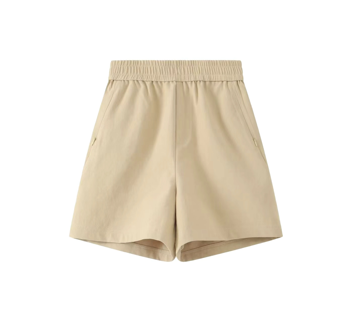 These casual shorts feature an adorable bear print, an elastic waistband, and a single back pocket, making them a must-have for your summer wardrobe.