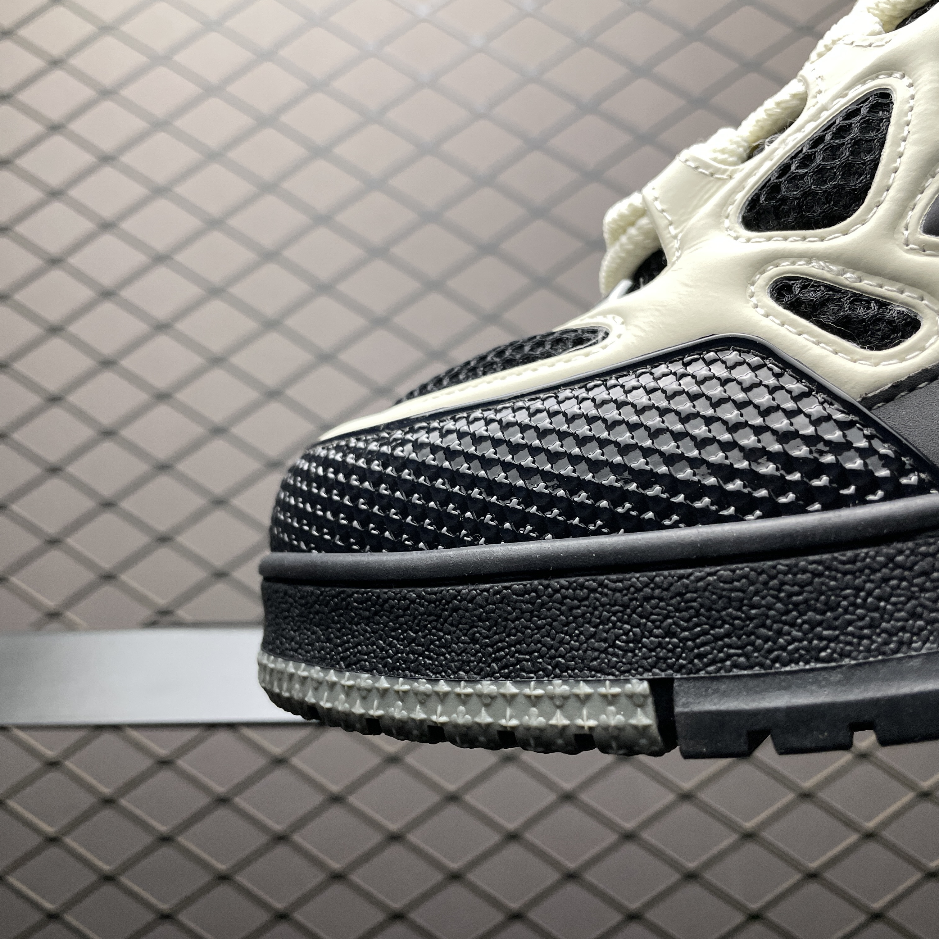 L X V Skate Sneaker detail 9