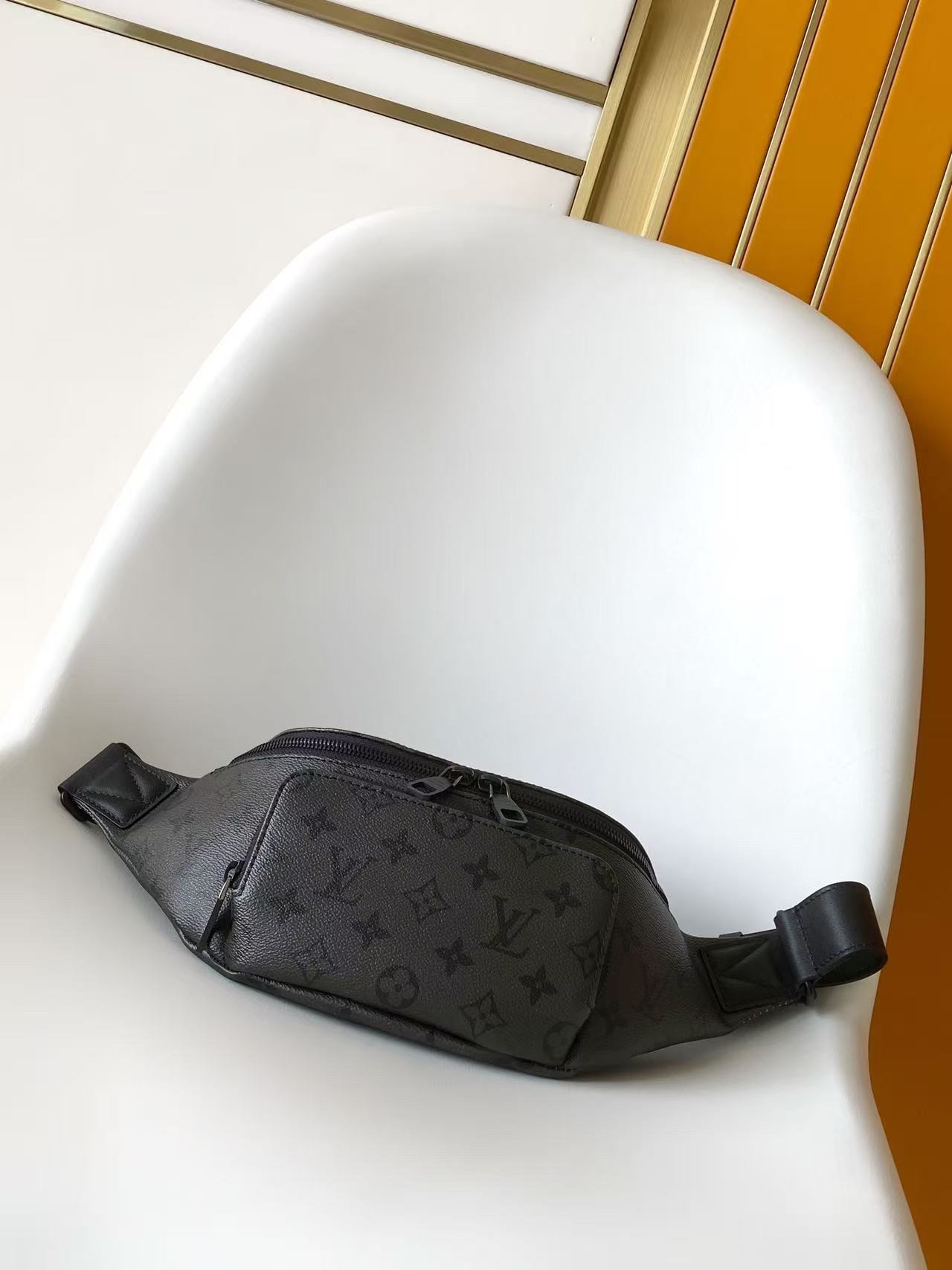 L X V Rush Pockets M26763 Size：30x15x8cm